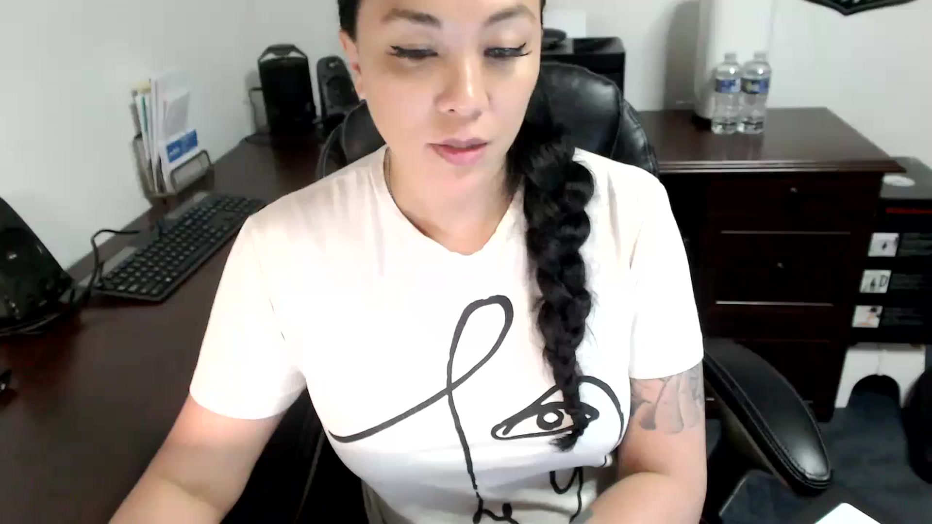 Gallery image thumbnail from MickaylaMoon's myfreecams stream on, 05/15/2024, 19:11 image 10 of 20