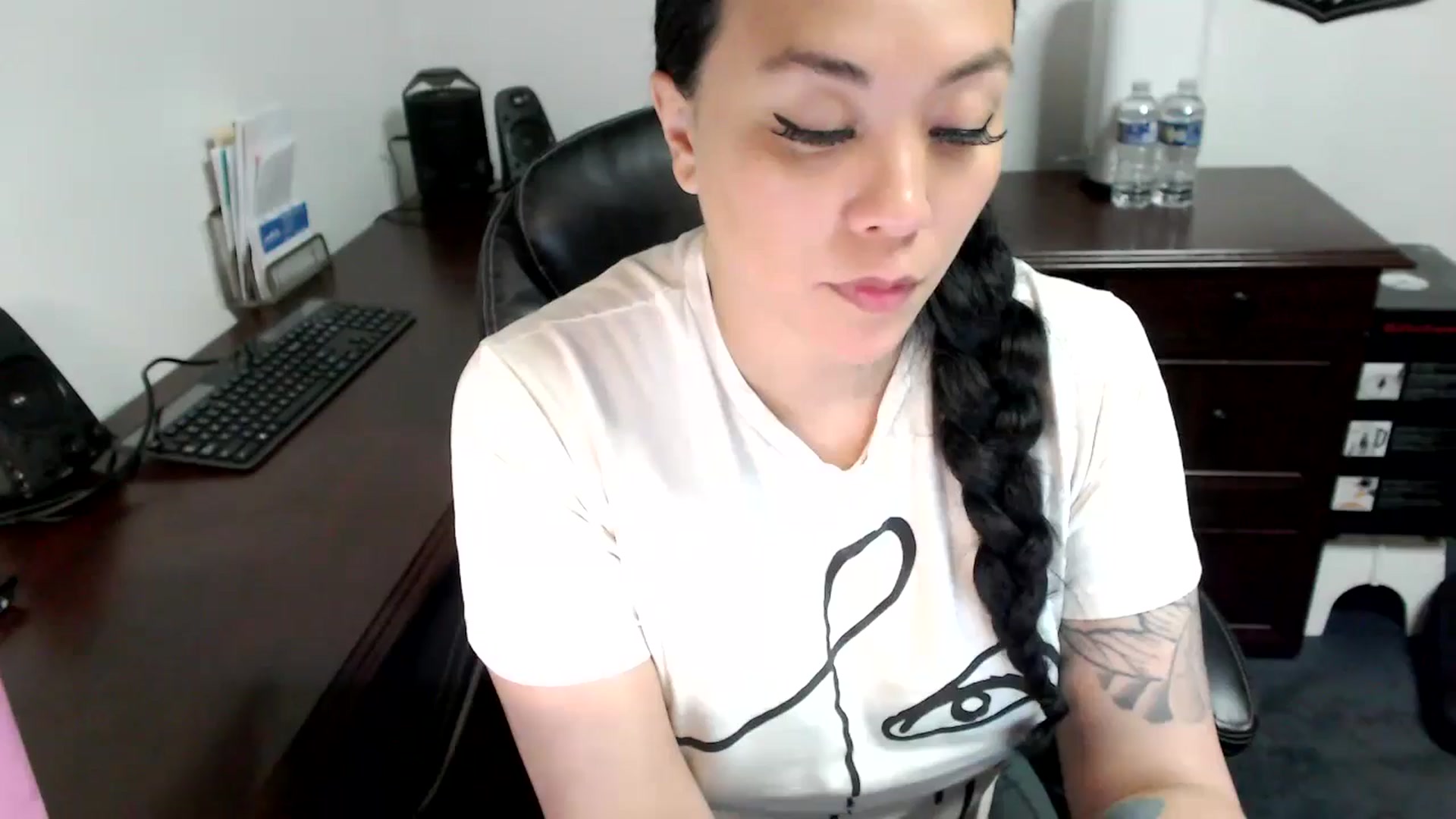 Gallery image thumbnail from MickaylaMoon's myfreecams stream on, 05/15/2024, 19:11 image 2 of 20