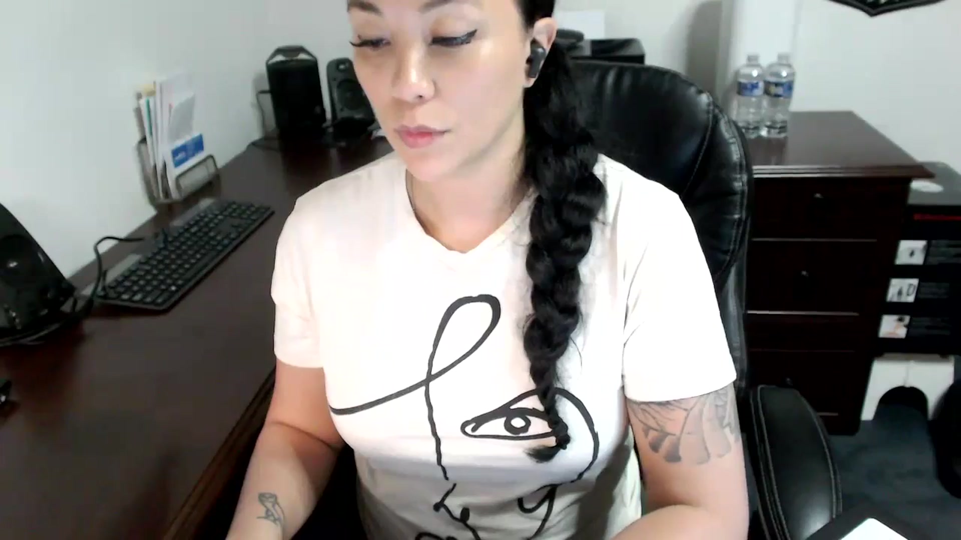Gallery image thumbnail from MickaylaMoon's myfreecams stream on, 05/15/2024, 19:11 image 20 of 20
