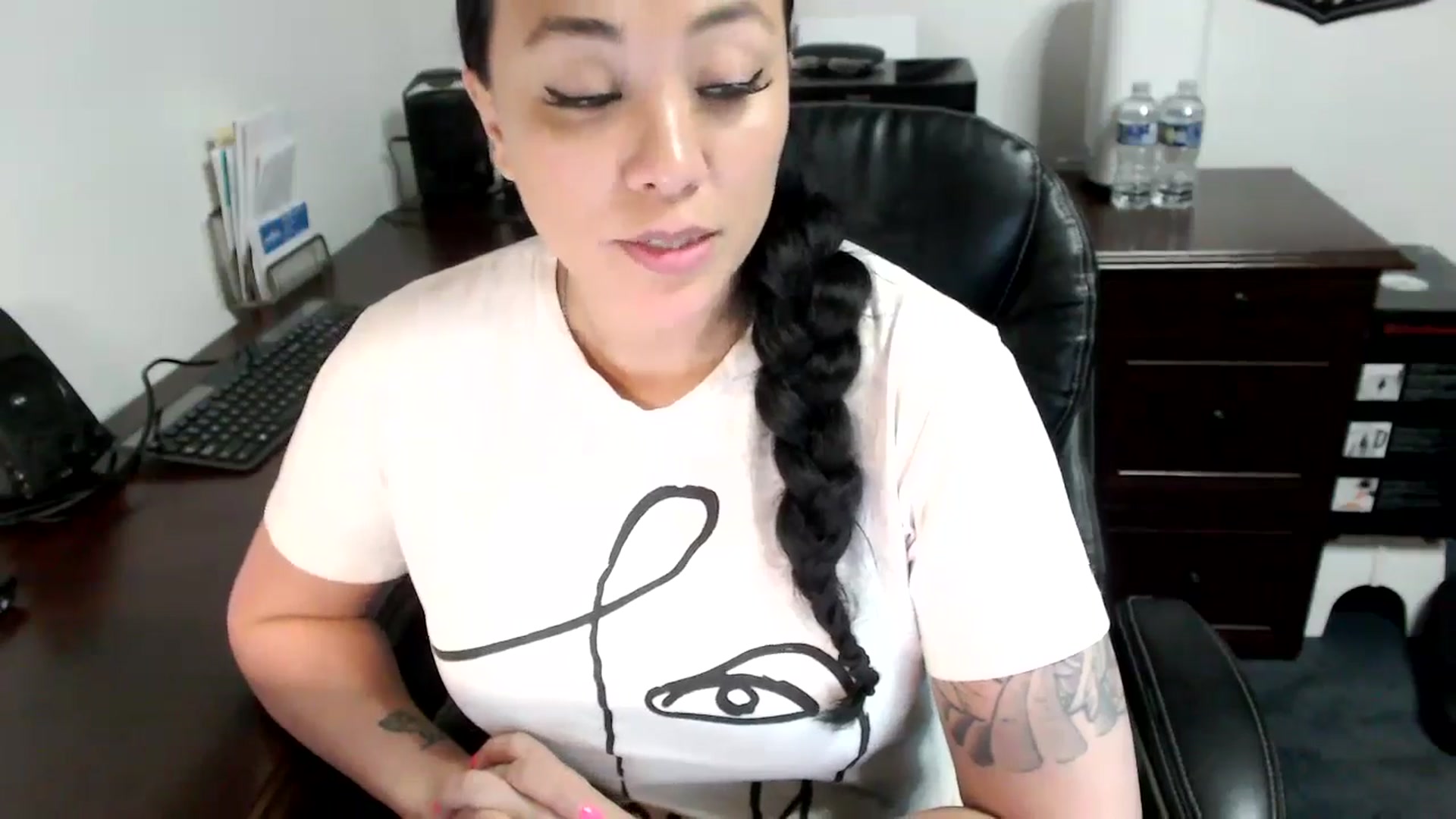 Gallery image thumbnail from MickaylaMoon's myfreecams stream on, 05/15/2024, 19:11 image 9 of 20