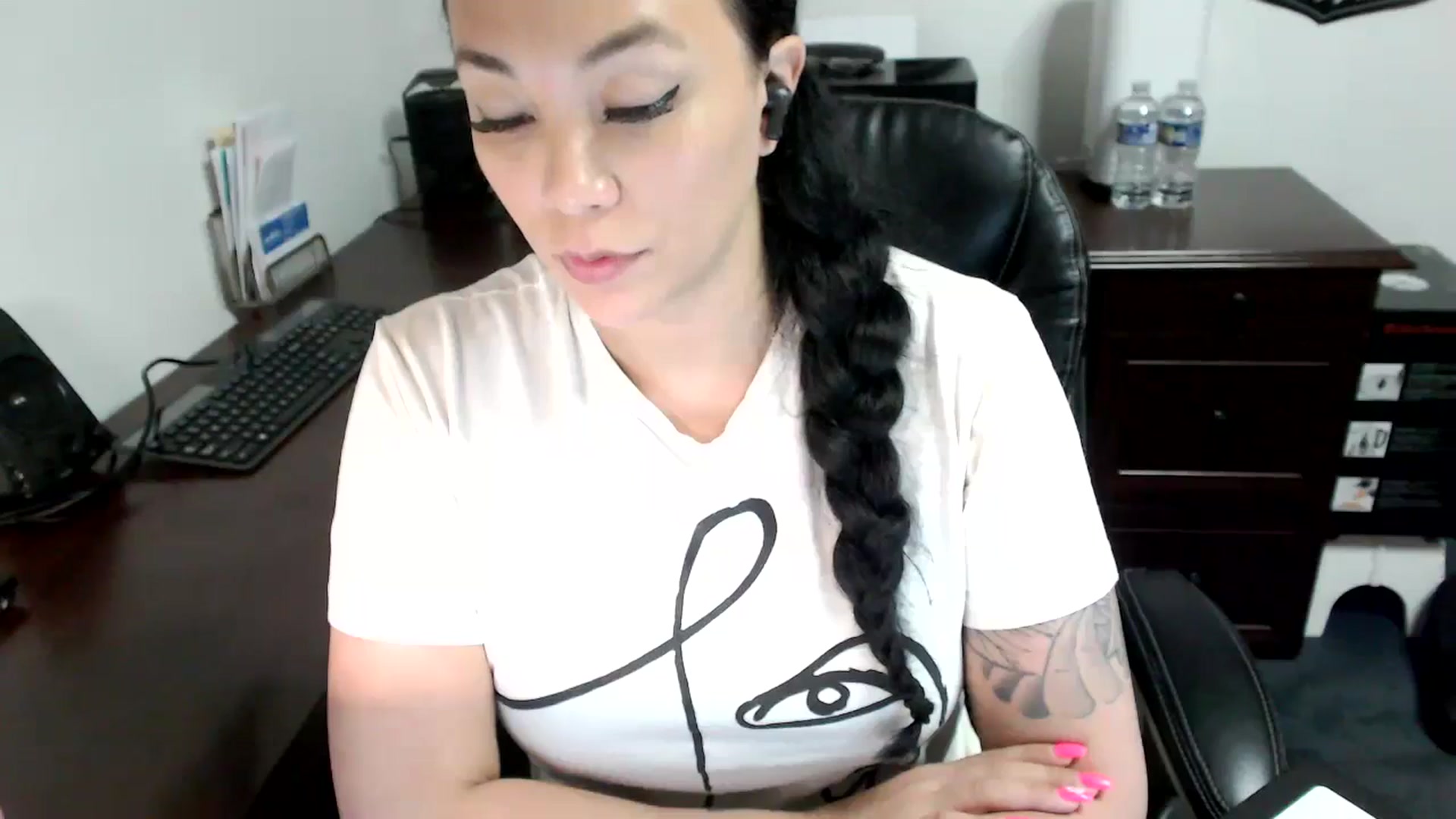 Gallery image thumbnail from MickaylaMoon's myfreecams stream on, 05/15/2024, 19:11 image 19 of 20