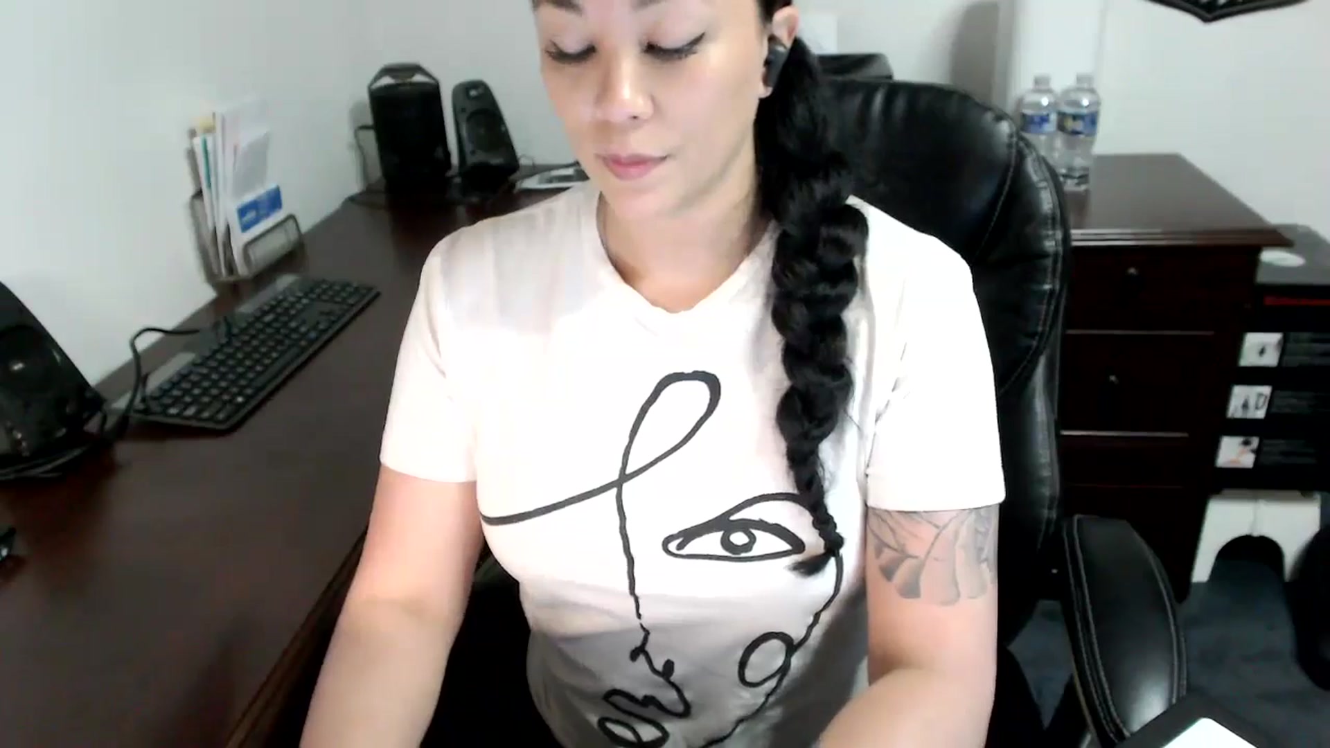 Gallery image thumbnail from MickaylaMoon's myfreecams stream on, 05/15/2024, 19:11 image 11 of 20