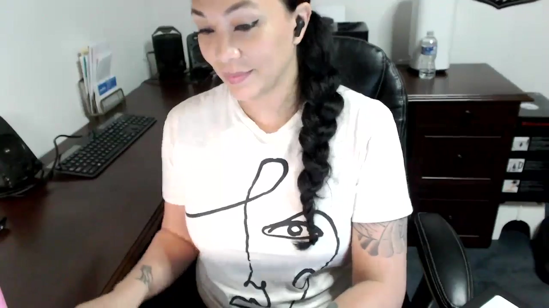 Gallery image thumbnail from MickaylaMoon's myfreecams stream on, 05/15/2024, 19:44 image 5 of 20