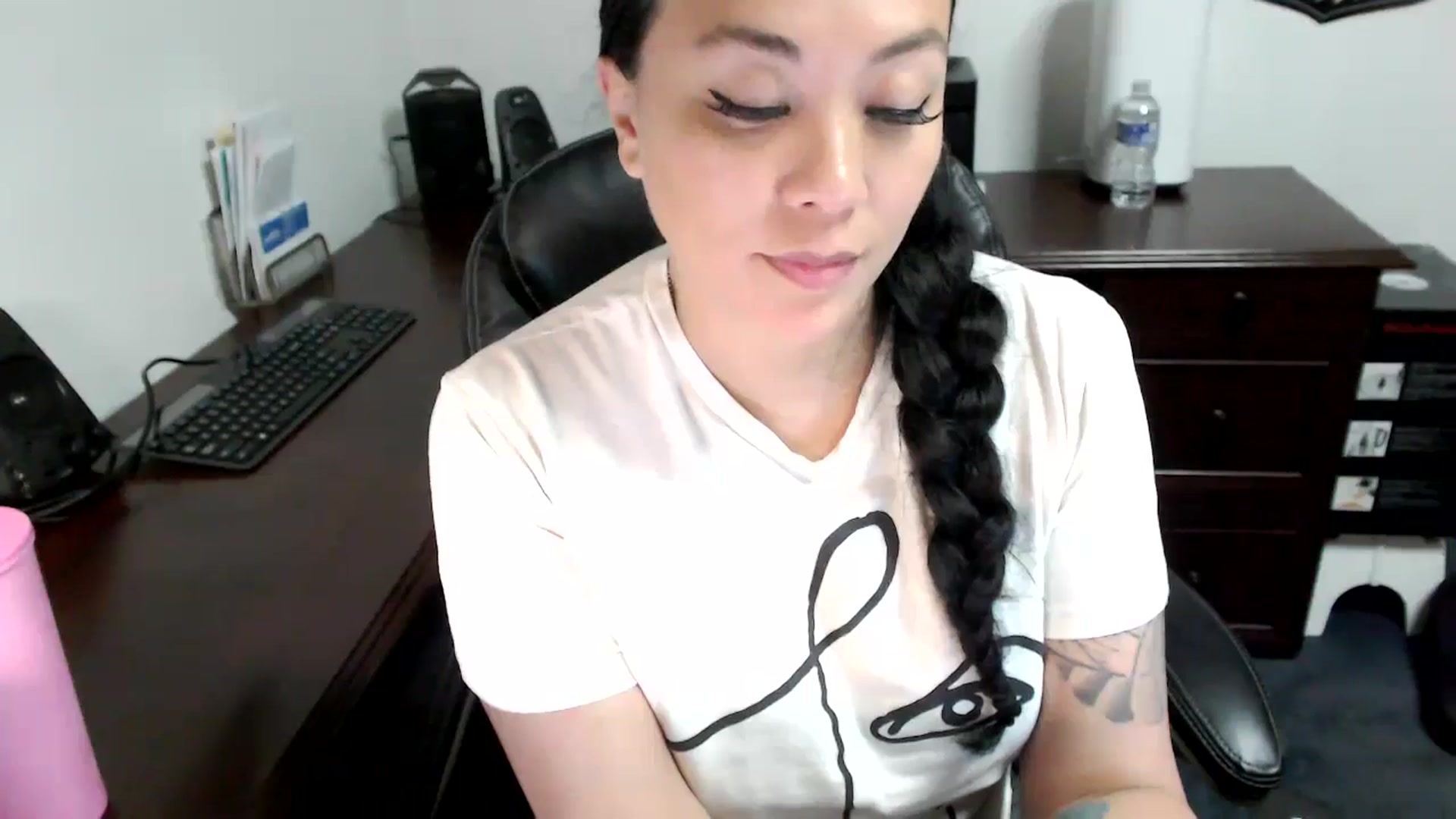 Gallery image thumbnail from MickaylaMoon's myfreecams stream on, 05/15/2024, 19:44 image 10 of 20