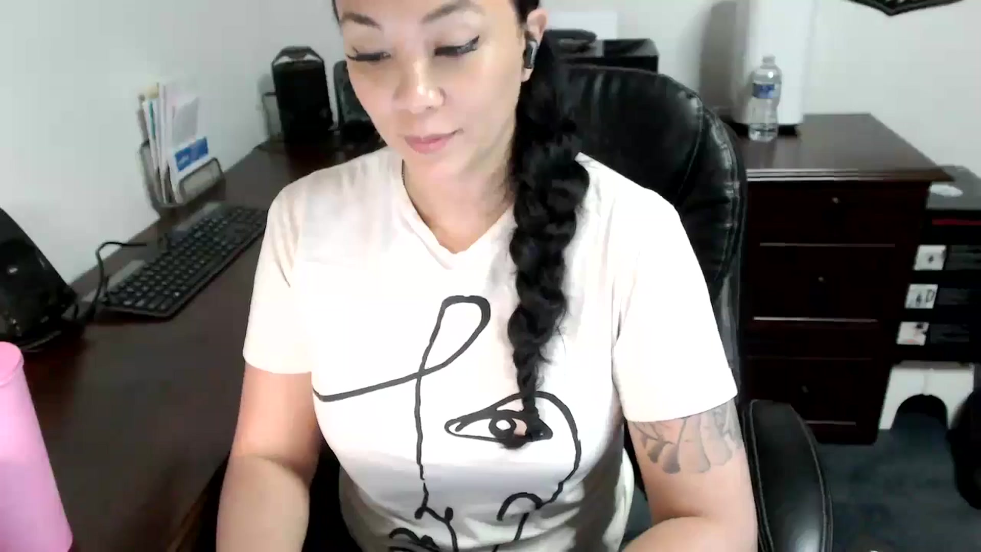 Gallery image thumbnail from MickaylaMoon's myfreecams stream on, 05/15/2024, 19:44 image 15 of 20