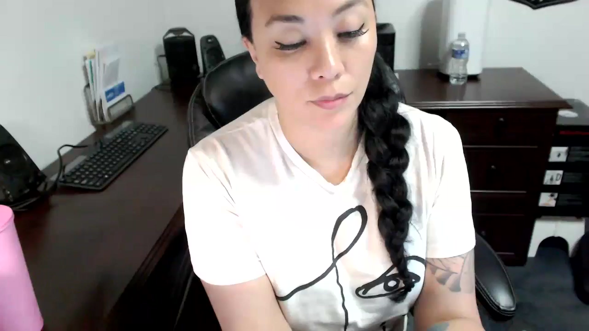Gallery image thumbnail from MickaylaMoon's myfreecams stream on, 05/15/2024, 19:44 image 13 of 20