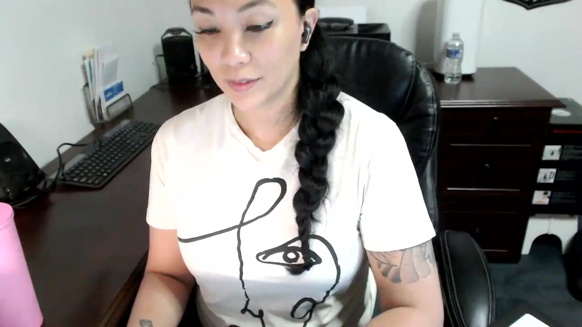 Gallery image thumbnail from MickaylaMoon's myfreecams stream on, 05/15/2024, 19:44 image 7 of 20