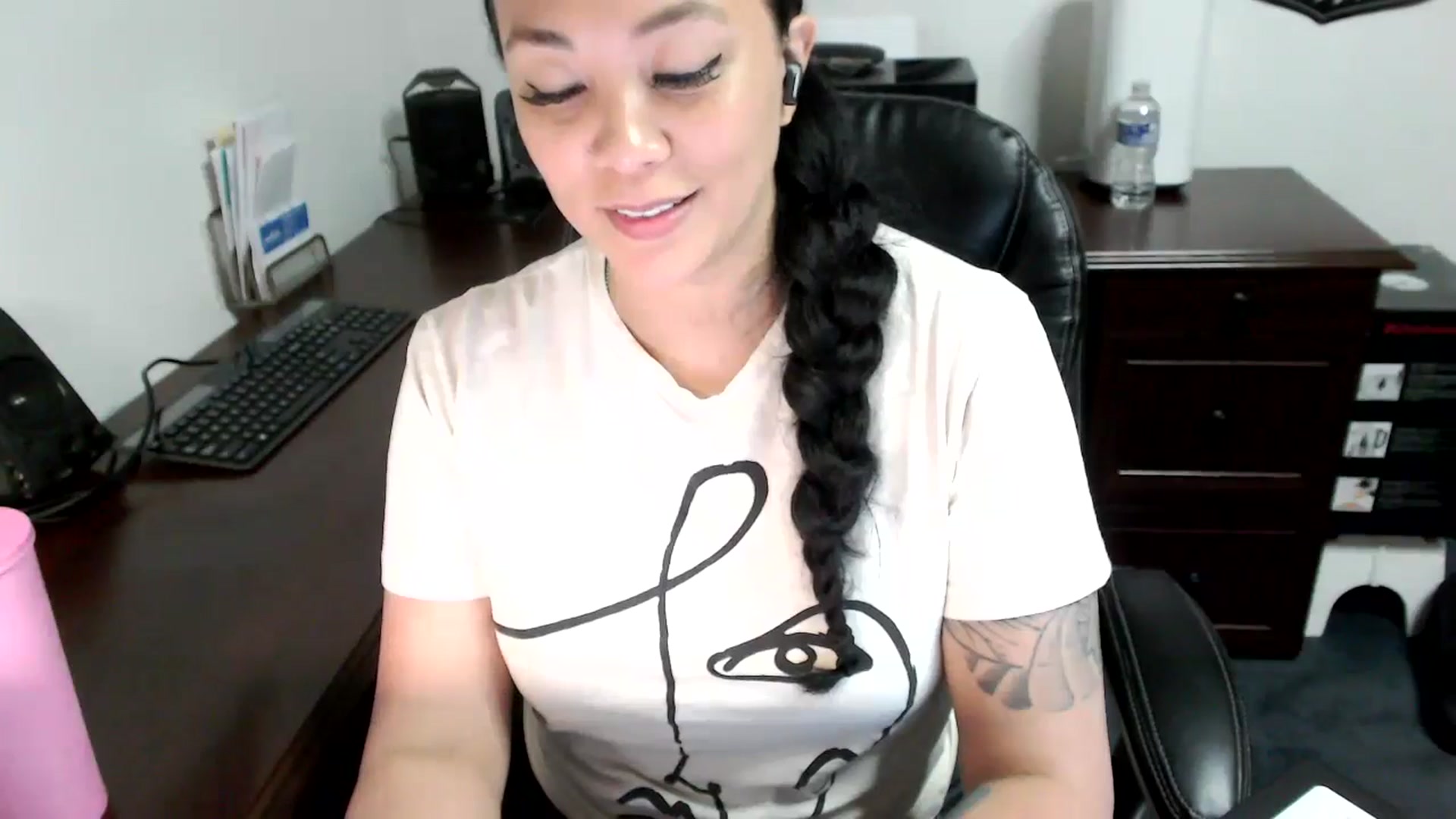 Gallery image thumbnail from MickaylaMoon's myfreecams stream on, 05/15/2024, 19:44 image 6 of 20