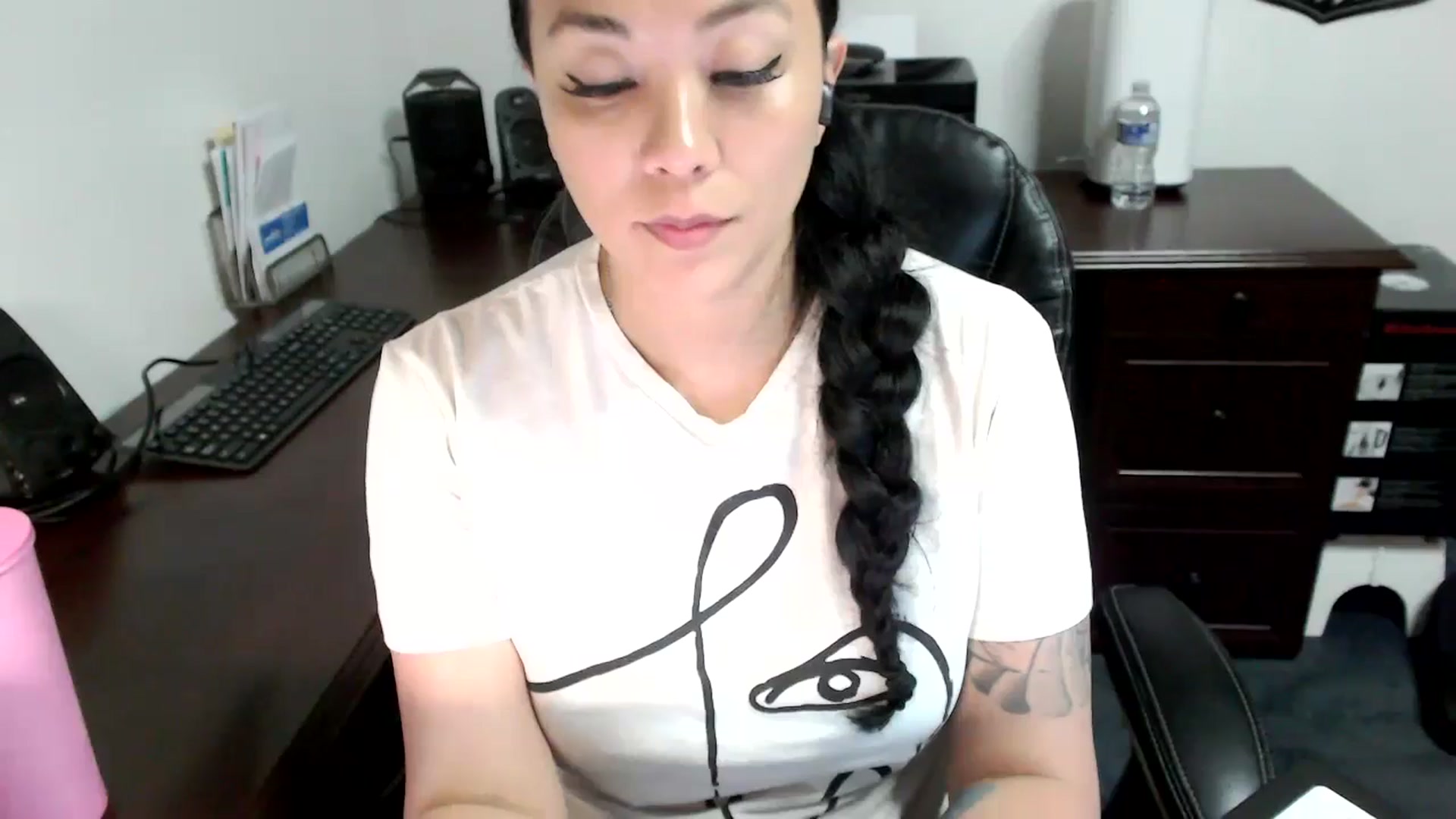 Gallery image thumbnail from MickaylaMoon's myfreecams stream on, 05/15/2024, 19:44 image 8 of 20