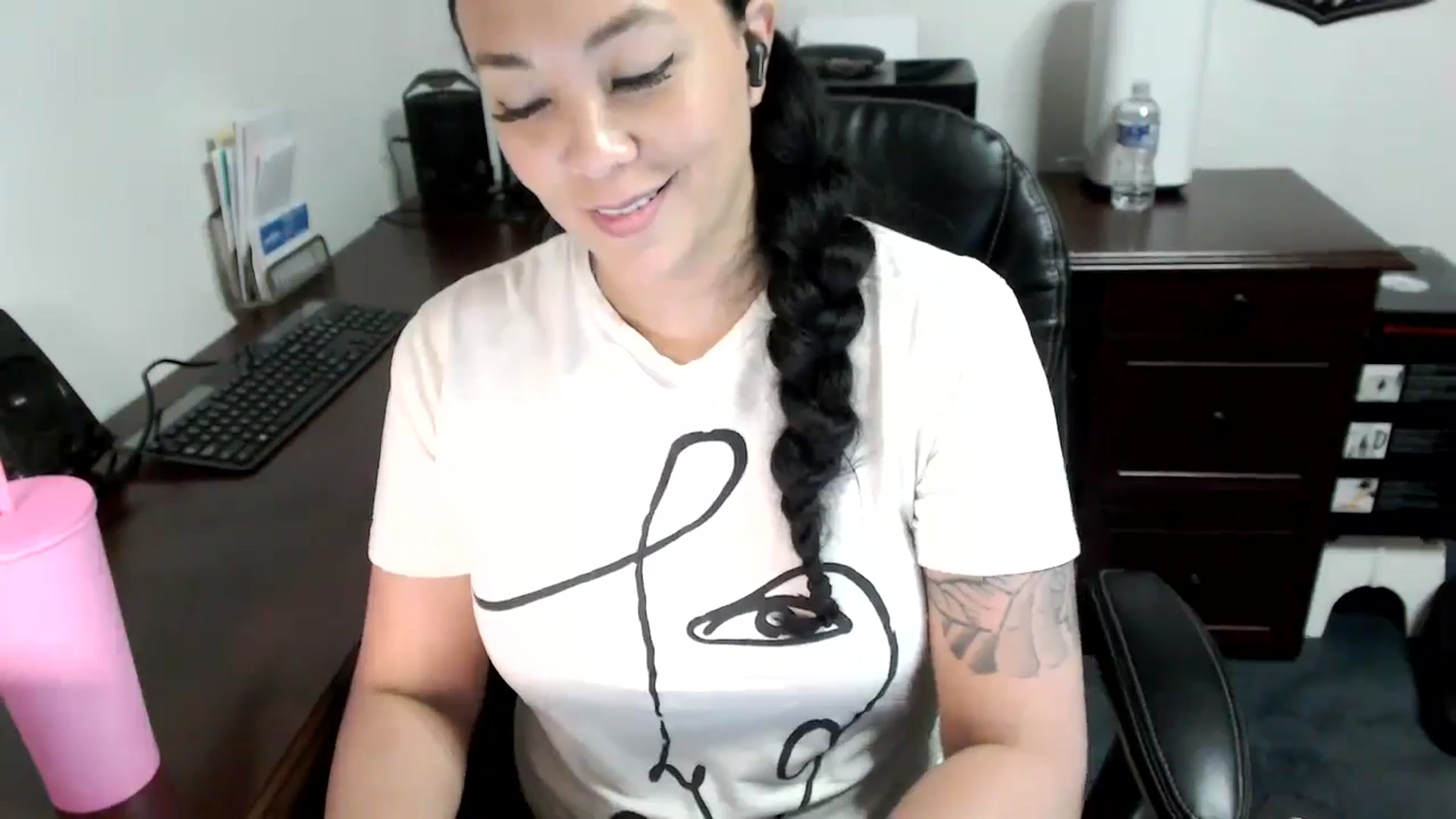 Gallery image thumbnail from MickaylaMoon's myfreecams stream on, 05/15/2024, 19:44 image 18 of 20