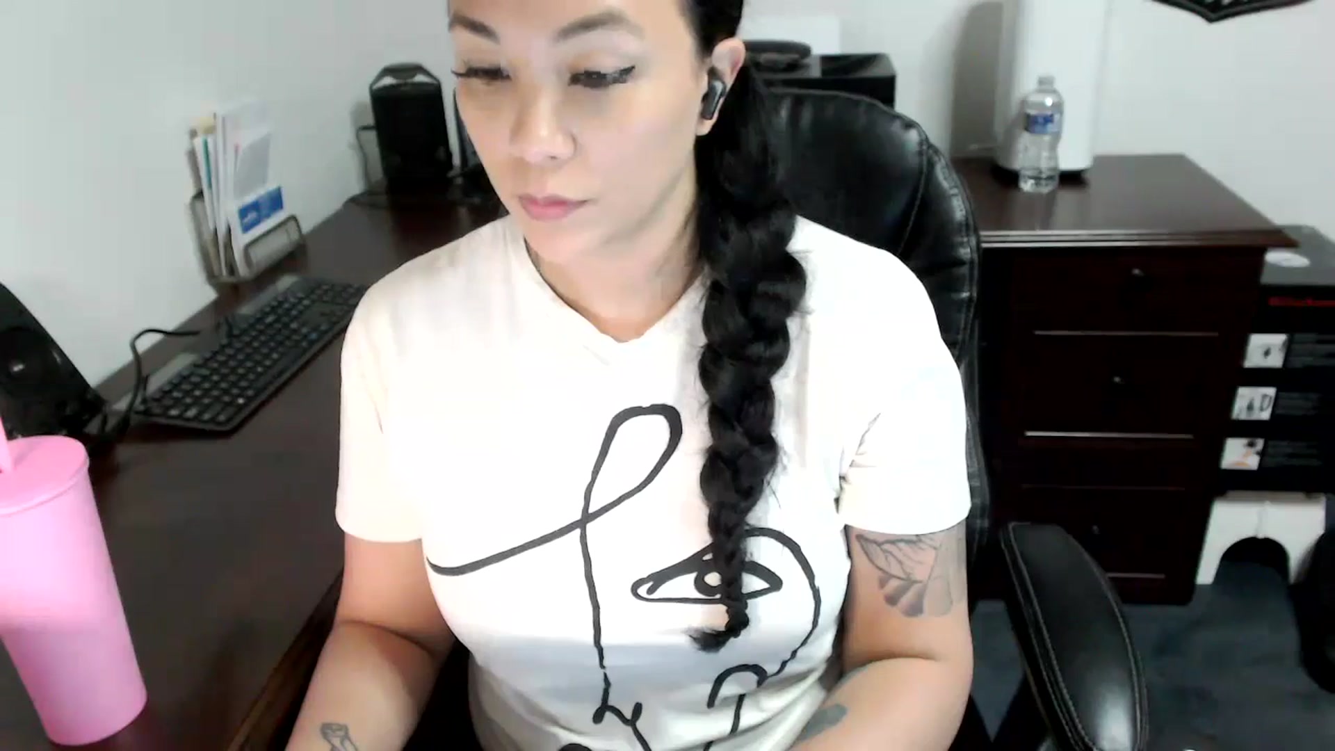Gallery image thumbnail from MickaylaMoon's myfreecams stream on, 05/15/2024, 19:44 image 16 of 20
