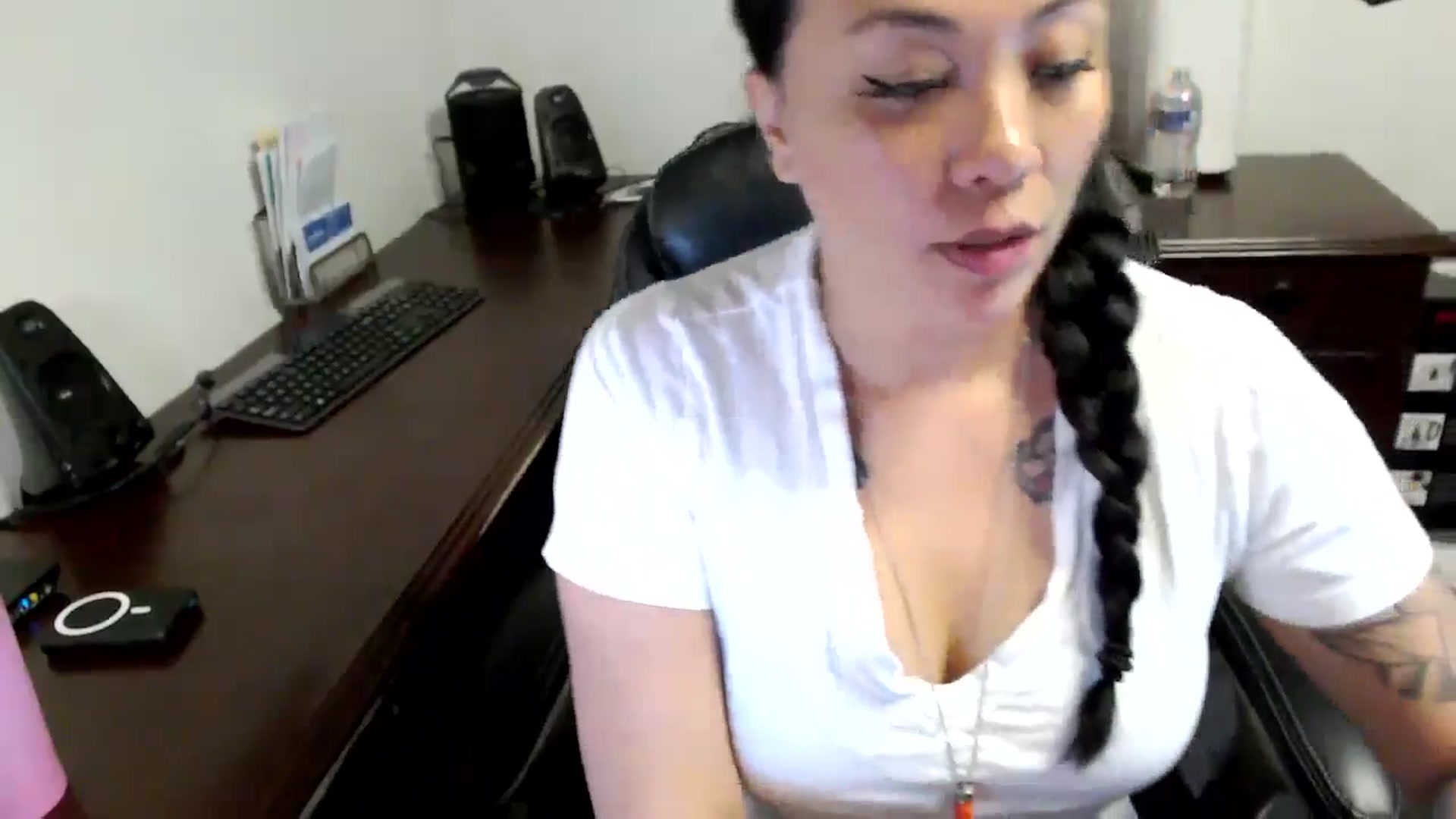 Gallery image thumbnail from MickaylaMoon's myfreecams stream on, 05/16/2024, 15:18 image 4 of 20