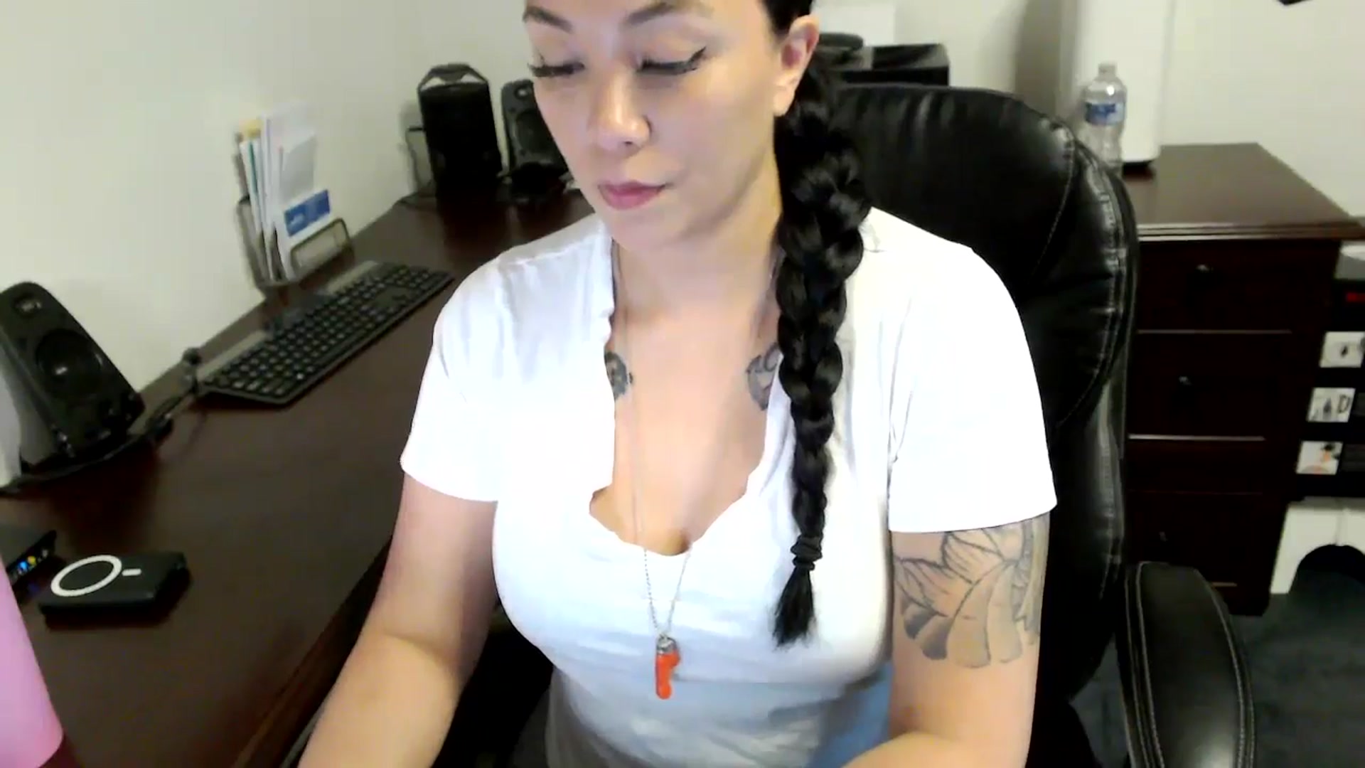 Gallery image thumbnail from MickaylaMoon's myfreecams stream on, 05/16/2024, 15:18 image 3 of 20
