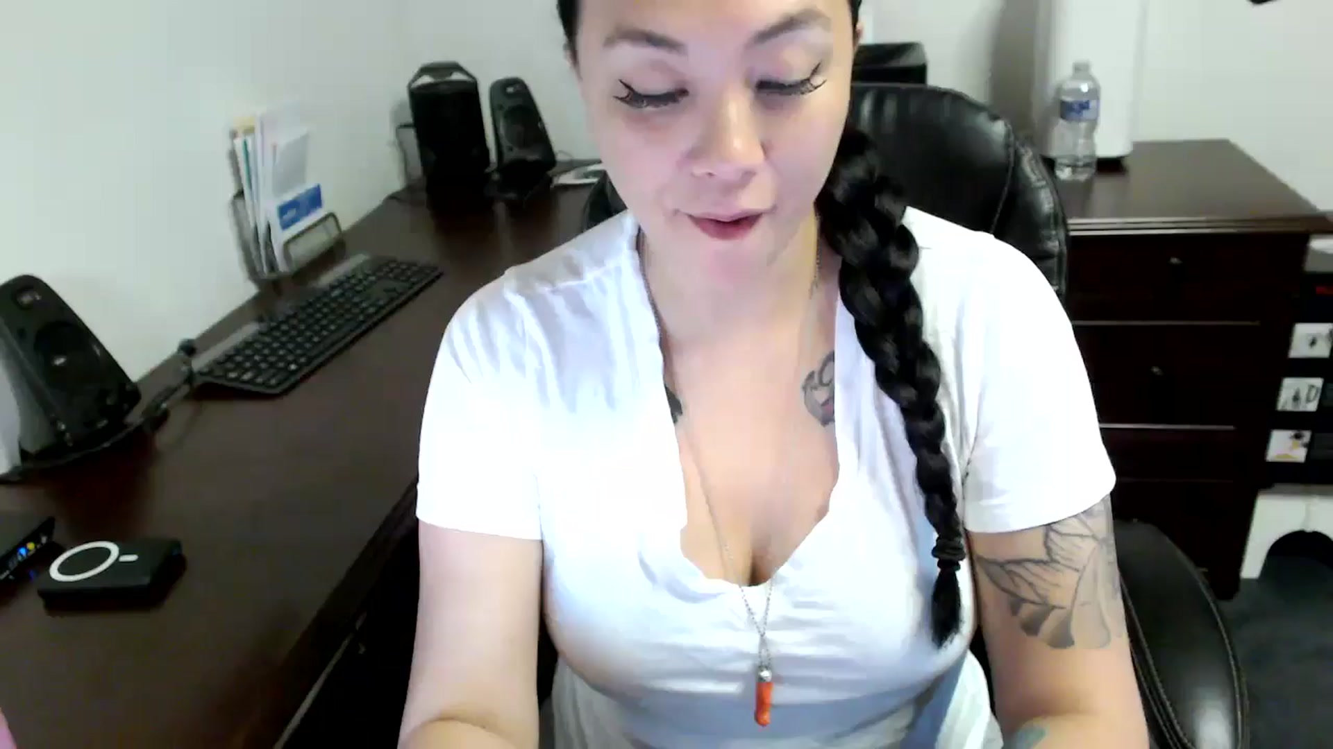 Gallery image thumbnail from MickaylaMoon's myfreecams stream on, 05/16/2024, 15:18 image 1 of 20