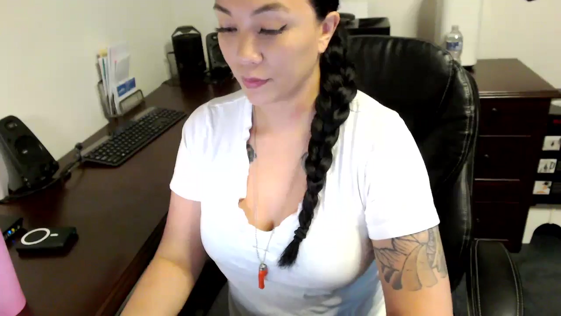 Gallery image thumbnail from MickaylaMoon's myfreecams stream on, 05/16/2024, 15:18 image 5 of 20