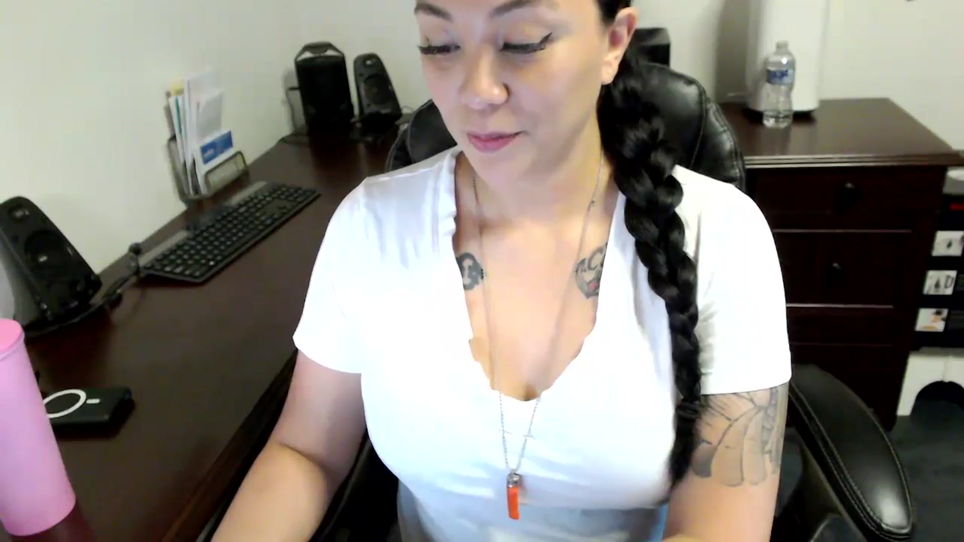 Gallery image thumbnail from MickaylaMoon's myfreecams stream on, 05/16/2024, 15:18 image 8 of 20