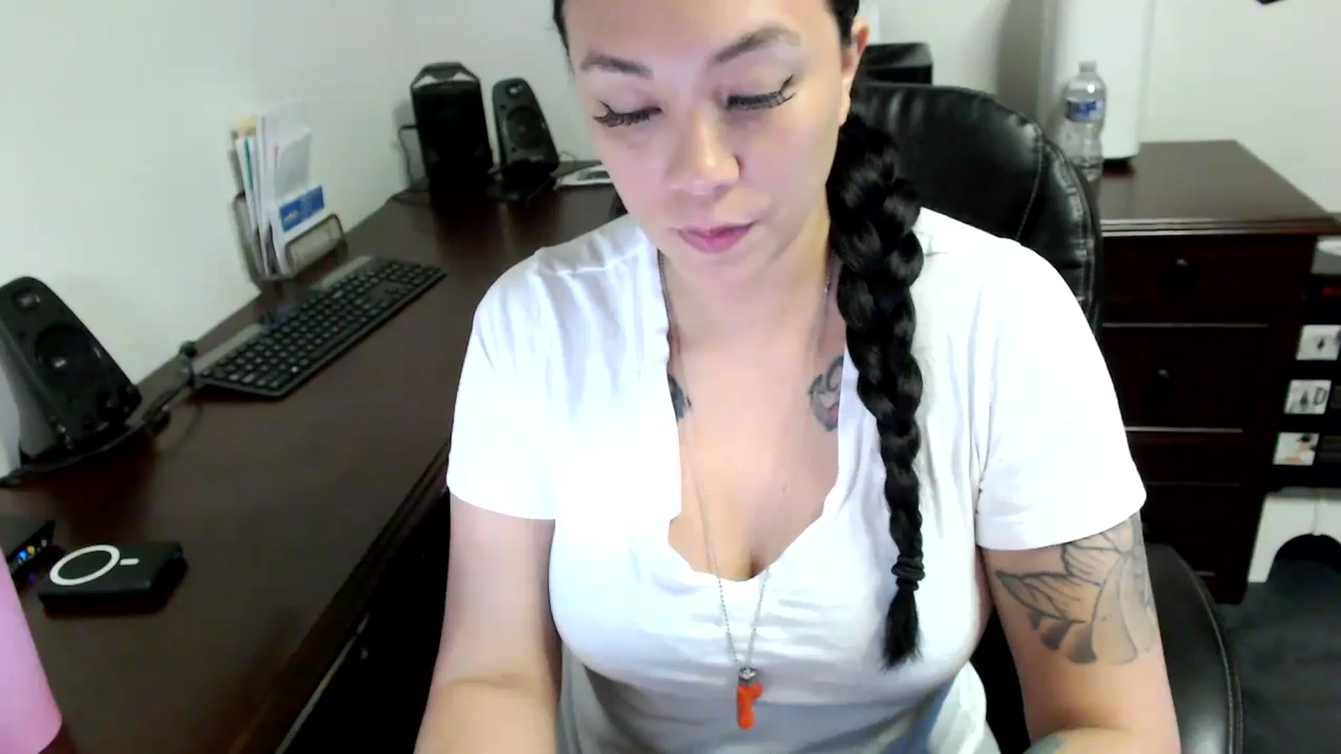 Gallery image thumbnail from MickaylaMoon's myfreecams stream on, 05/16/2024, 15:18 image 2 of 20
