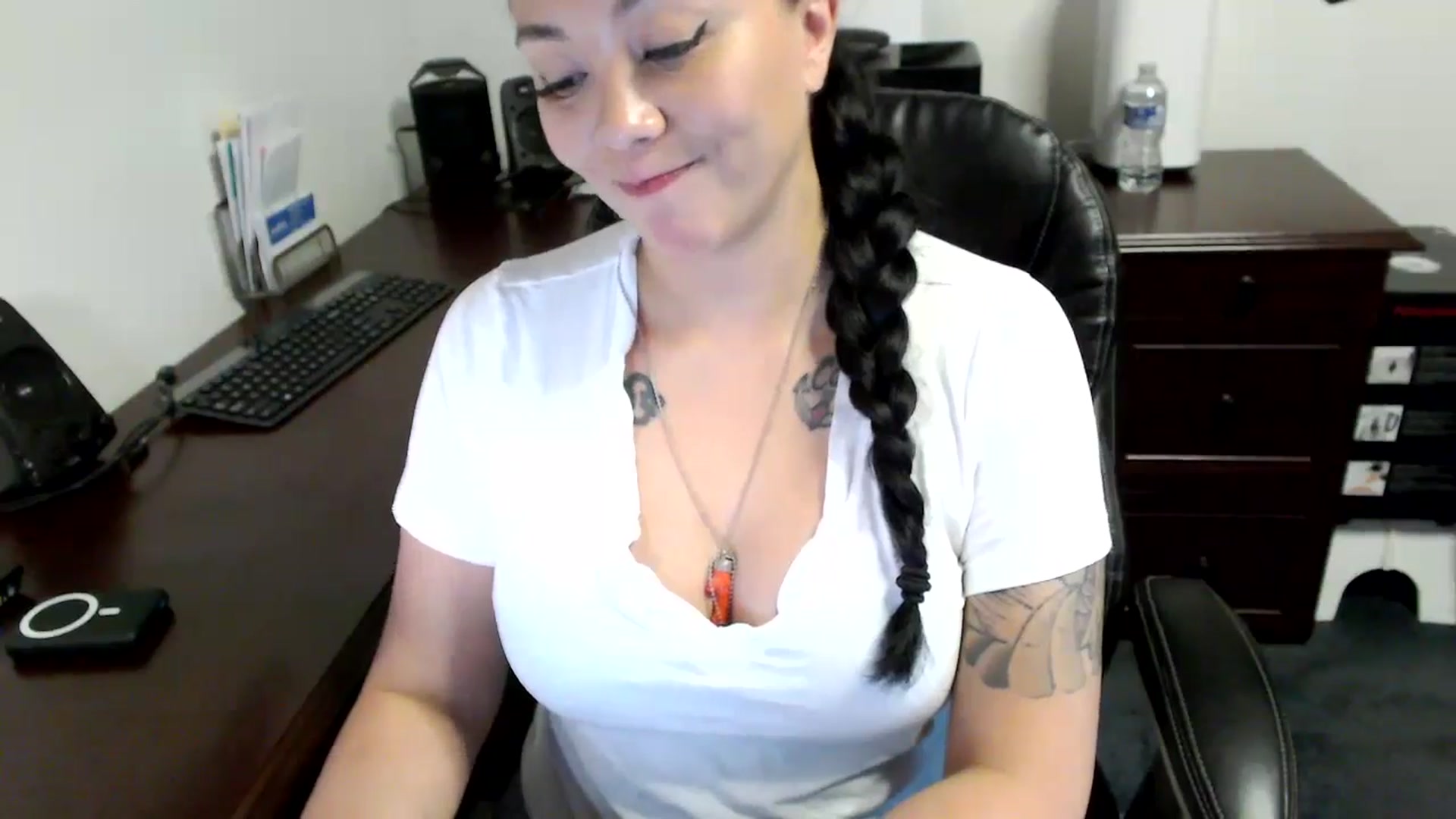Gallery image thumbnail from MickaylaMoon's myfreecams stream on, 05/16/2024, 16:11 image 14 of 20