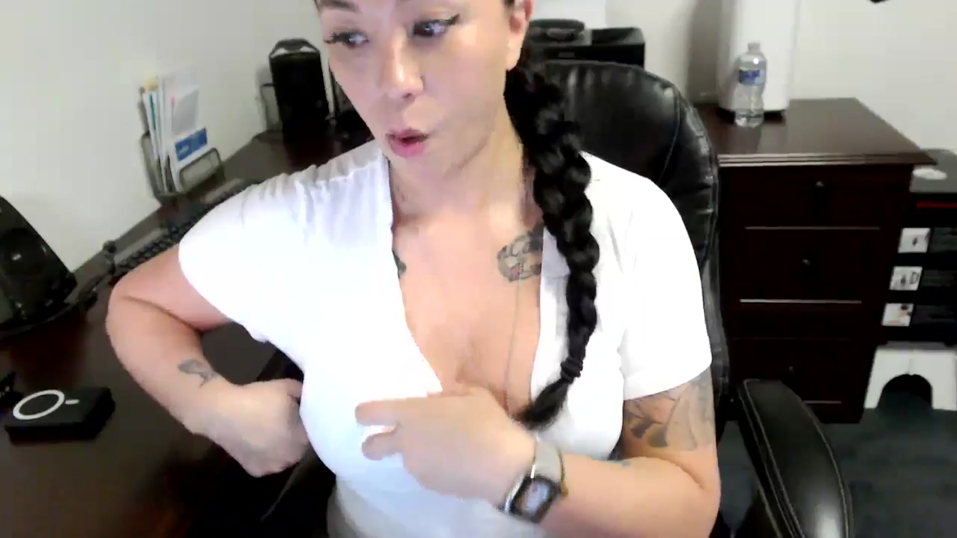 Gallery image thumbnail from MickaylaMoon's myfreecams stream on, 05/16/2024, 16:11 image 8 of 20