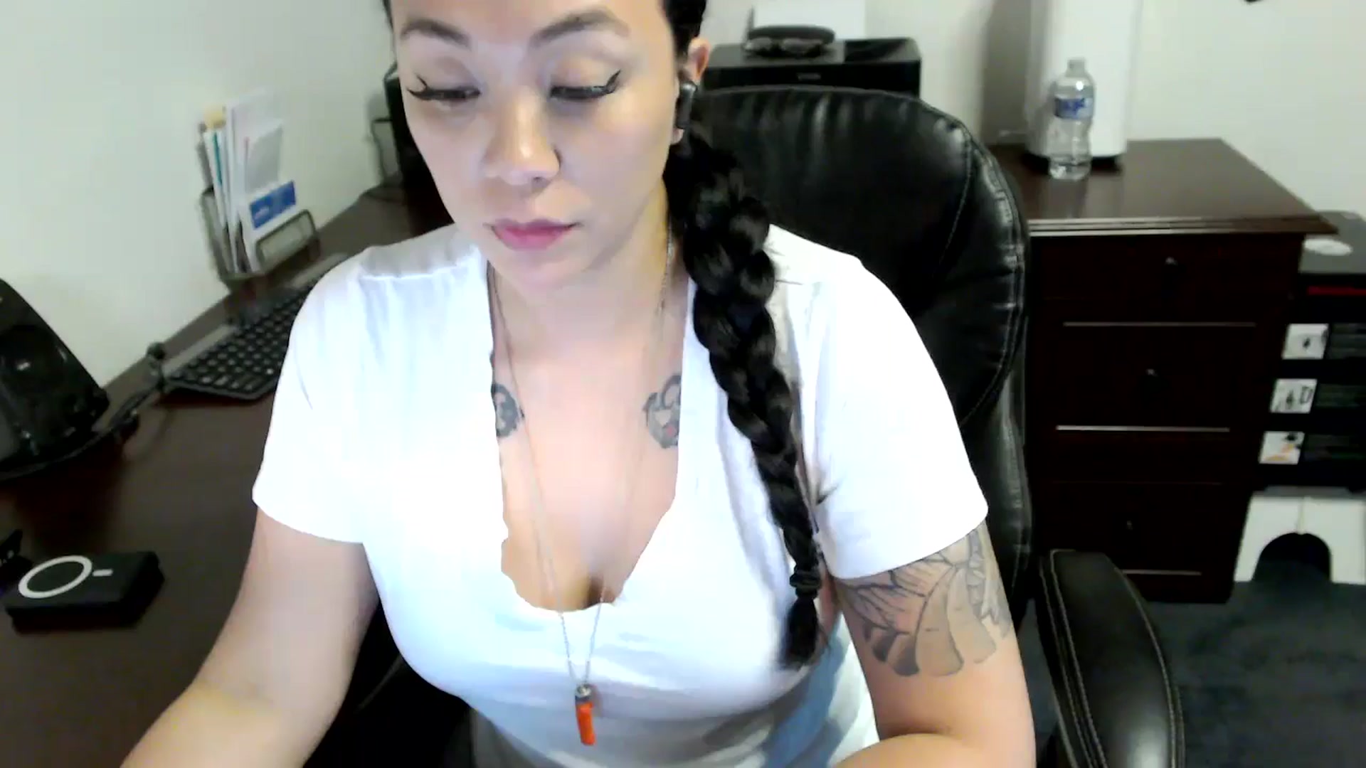 Gallery image thumbnail from MickaylaMoon's myfreecams stream on, 05/16/2024, 16:32 image 9 of 20