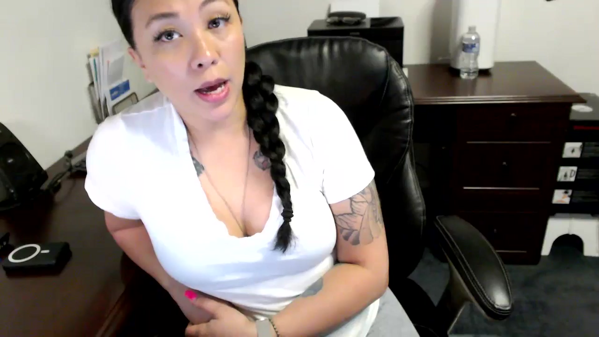 Gallery image thumbnail from MickaylaMoon's myfreecams stream on, 05/16/2024, 16:32 image 15 of 20