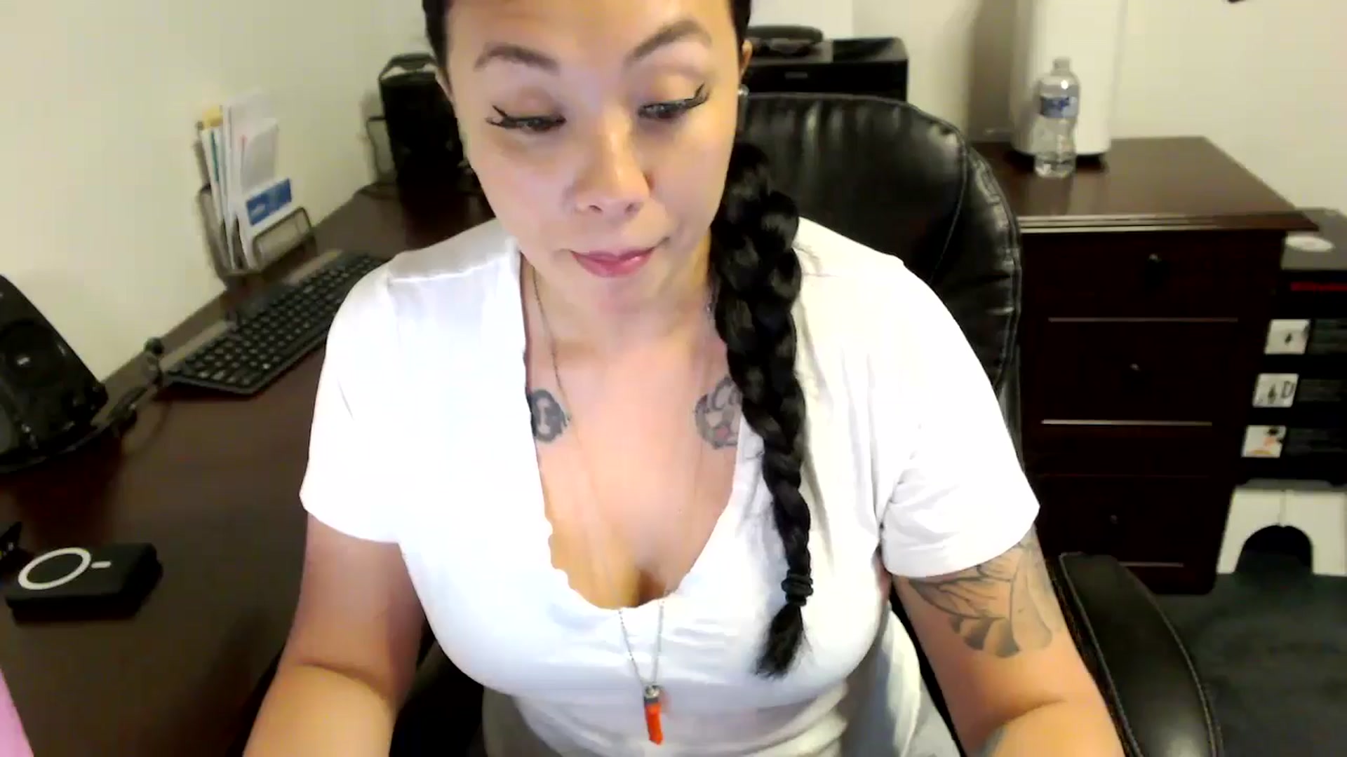 Gallery image thumbnail from MickaylaMoon's myfreecams stream on, 05/16/2024, 16:32 image 3 of 20