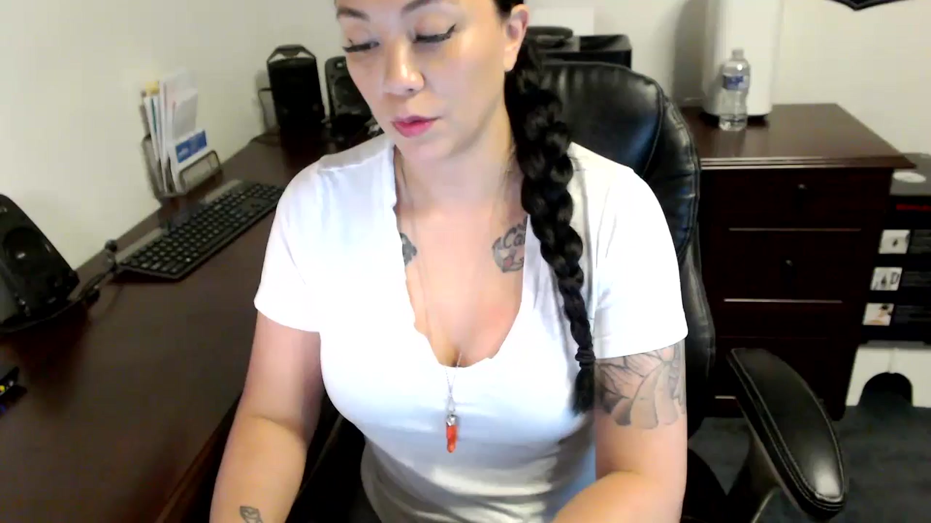 Gallery image thumbnail from MickaylaMoon's myfreecams stream on, 05/16/2024, 19:50 image 14 of 20