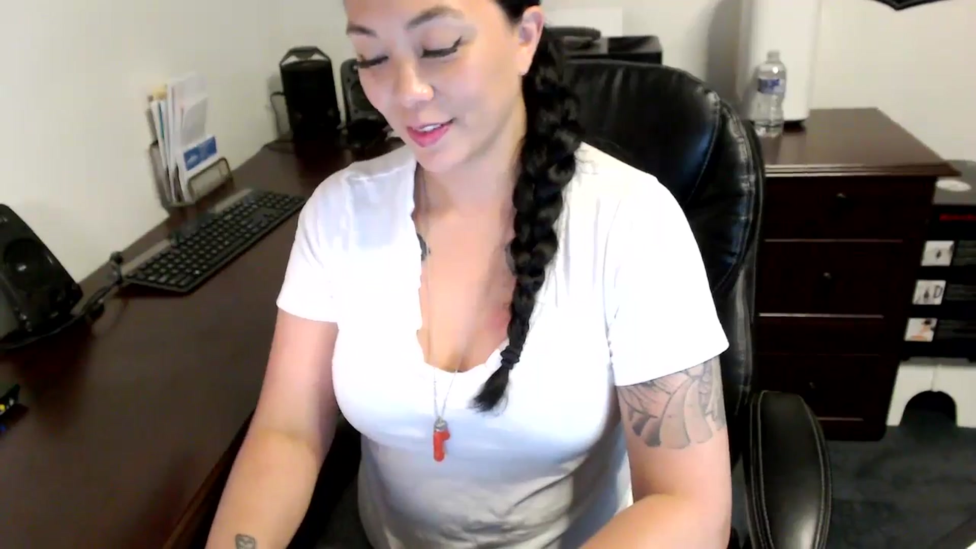 Gallery image thumbnail from MickaylaMoon's myfreecams stream on, 05/16/2024, 19:50 image 13 of 20