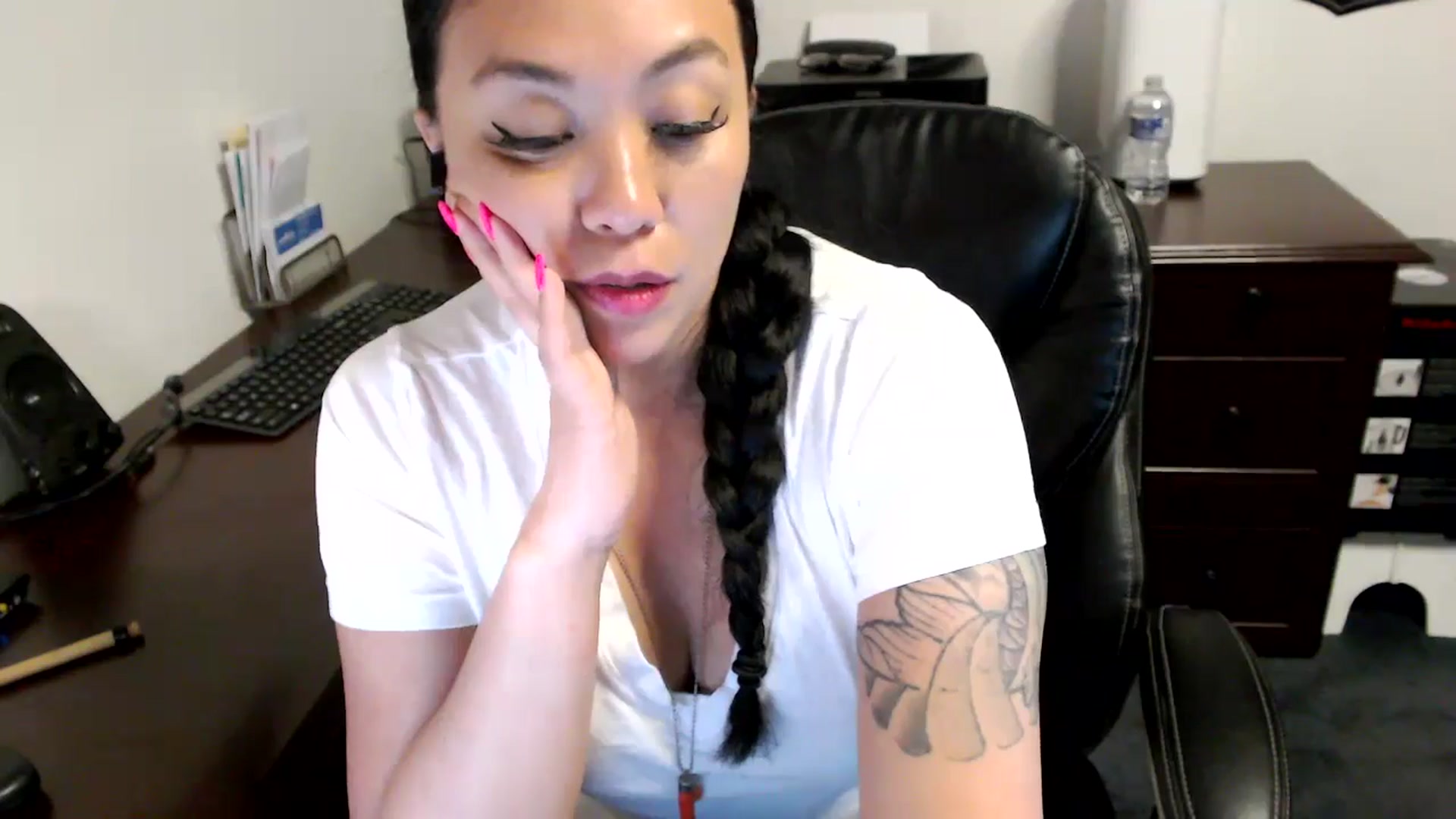 Gallery image thumbnail from MickaylaMoon's myfreecams stream on, 05/16/2024, 19:50 image 15 of 20