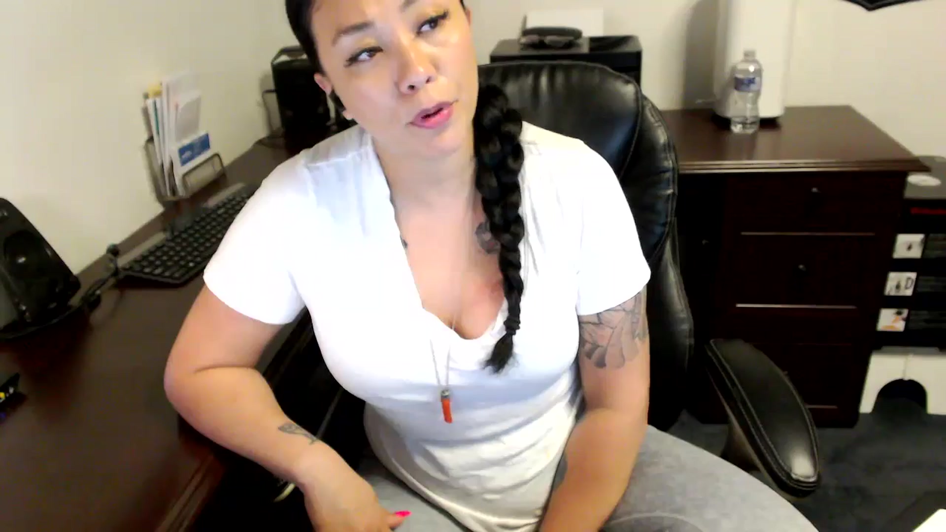 Gallery image thumbnail from MickaylaMoon's myfreecams stream on, 05/16/2024, 19:50 image 11 of 20