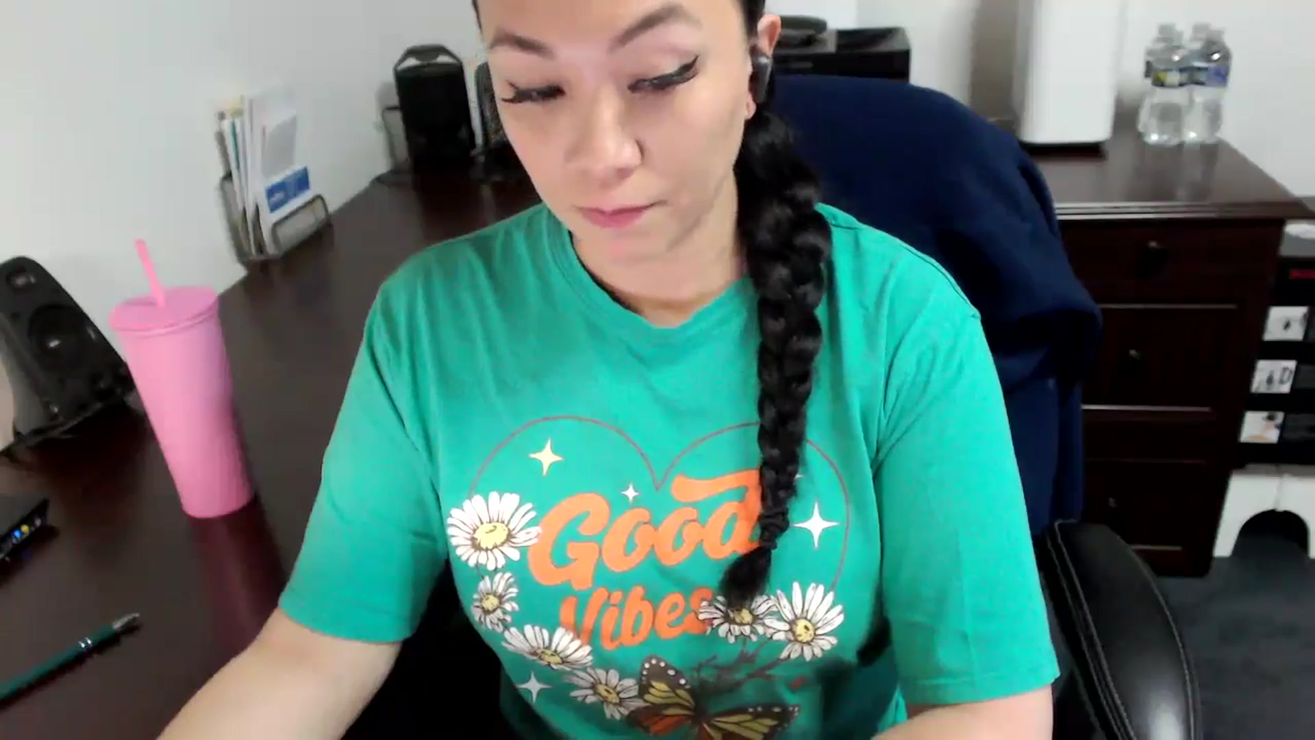 Gallery image thumbnail from MickaylaMoon's myfreecams stream on, 05/17/2024, 17:10 image 2 of 20
