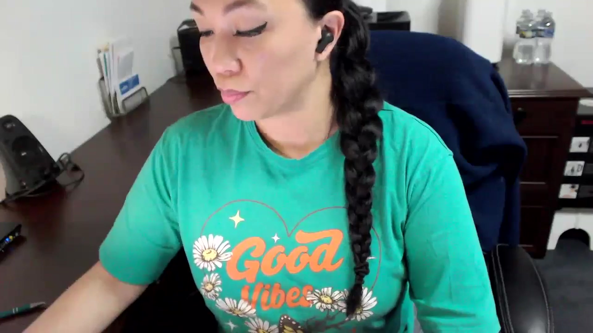 Gallery image thumbnail from MickaylaMoon's myfreecams stream on, 05/17/2024, 17:10 image 8 of 20