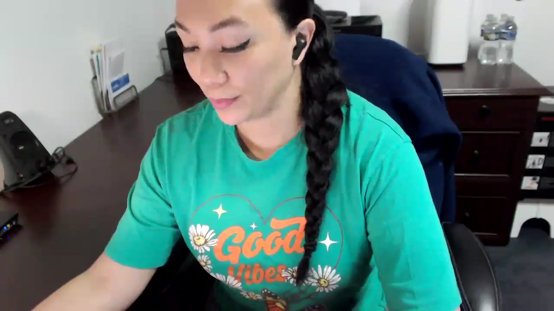 Gallery image thumbnail from MickaylaMoon's myfreecams stream on, 05/17/2024, 17:10 image 10 of 20