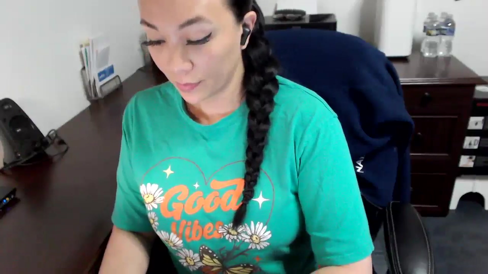 Gallery image thumbnail from MickaylaMoon's myfreecams stream on, 05/17/2024, 17:10 image 11 of 20