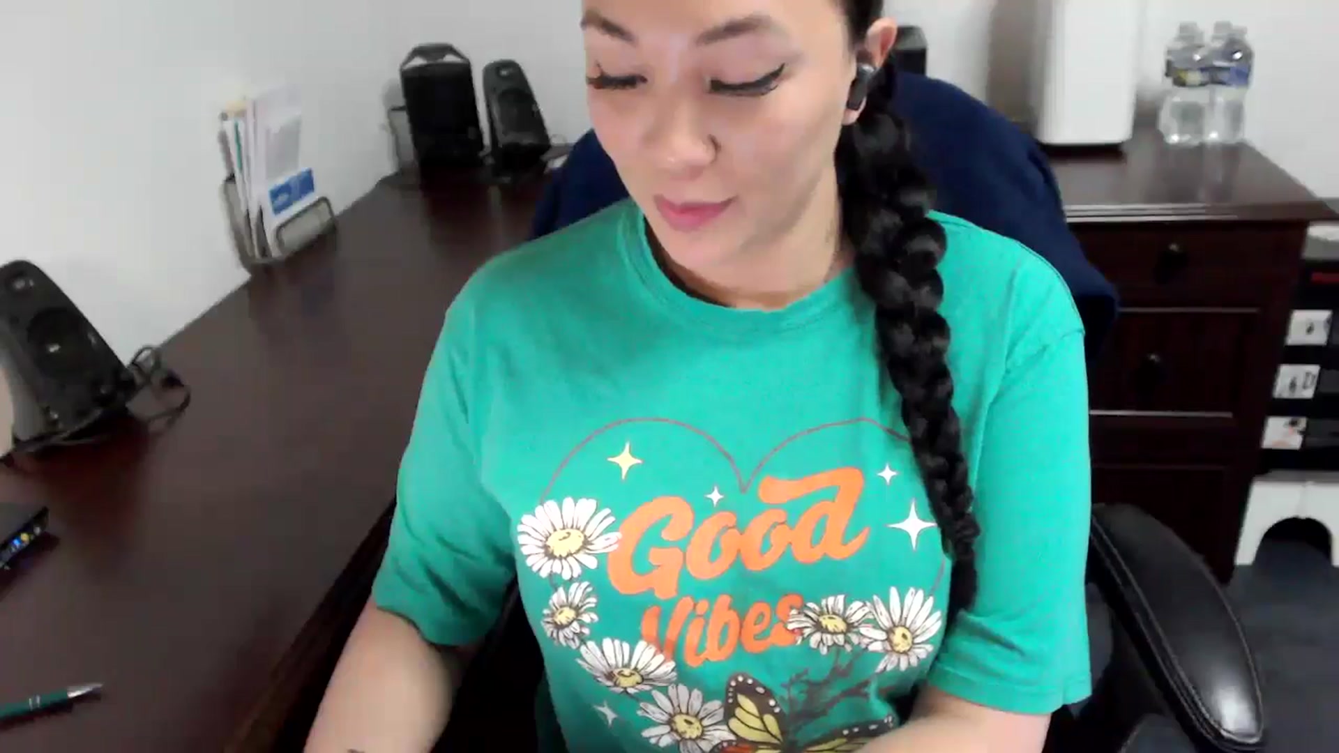 Gallery image thumbnail from MickaylaMoon's myfreecams stream on, 05/17/2024, 17:10 image 9 of 20