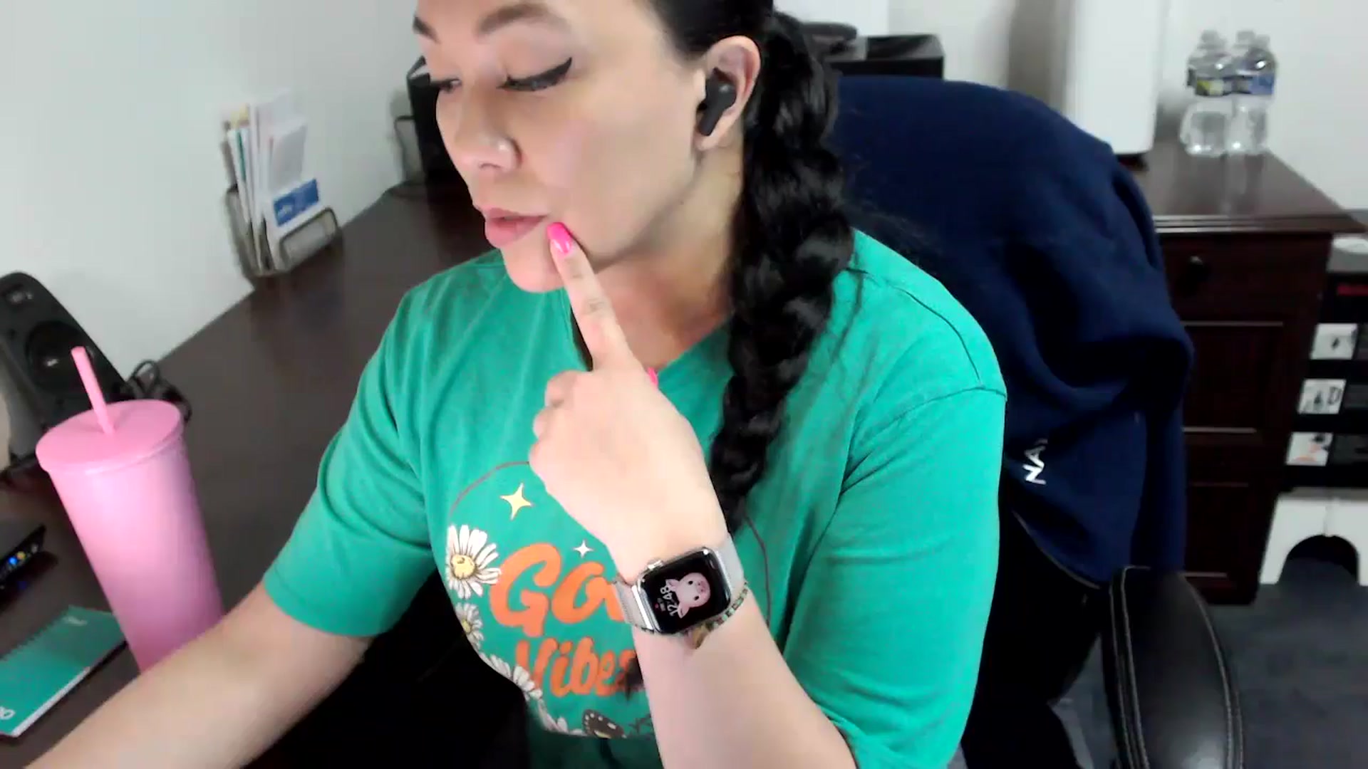 Gallery image thumbnail from MickaylaMoon's myfreecams stream on, 05/17/2024, 17:10 image 19 of 20