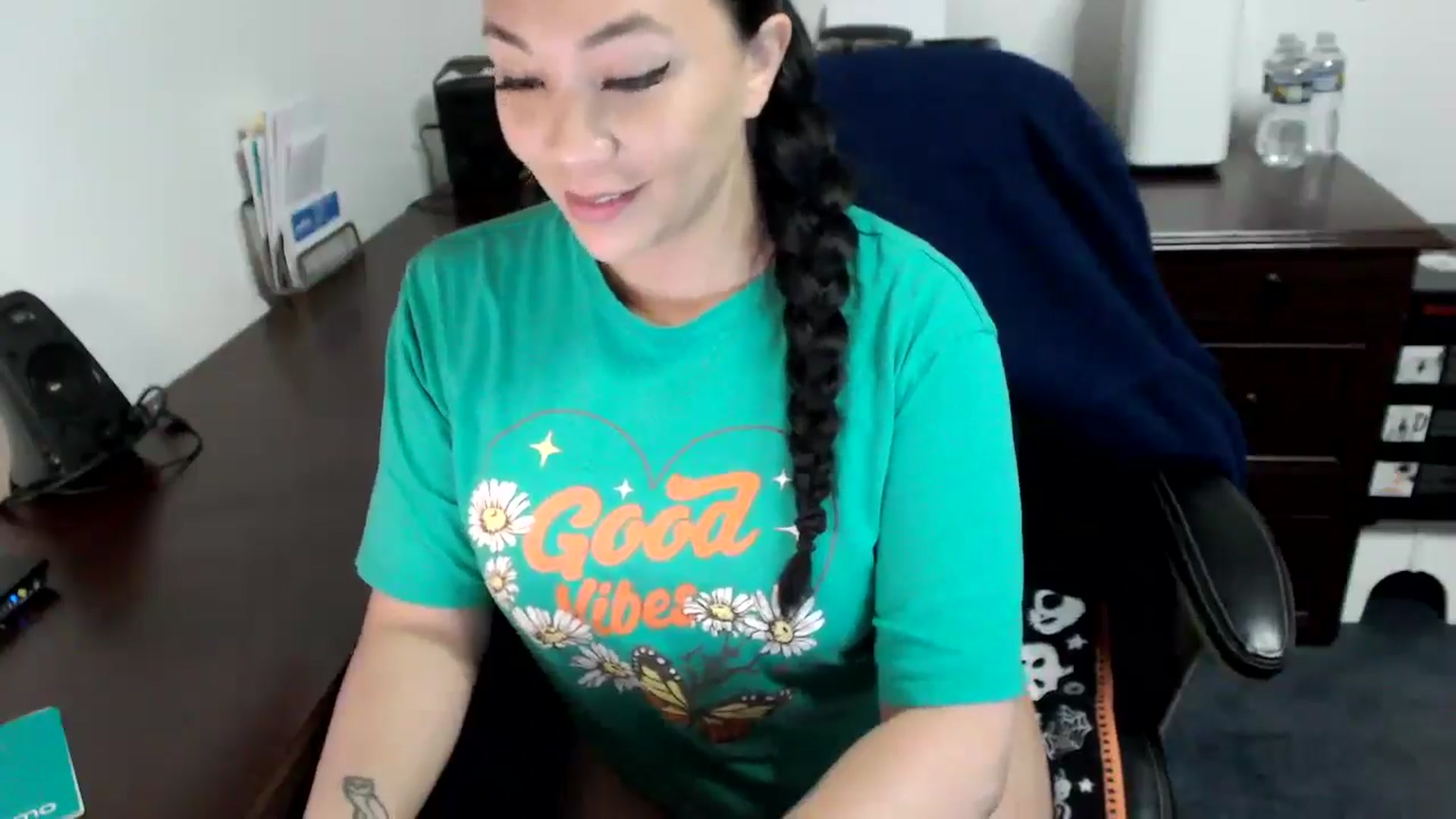 Gallery image thumbnail from MickaylaMoon's myfreecams stream on, 05/17/2024, 17:30 image 11 of 20