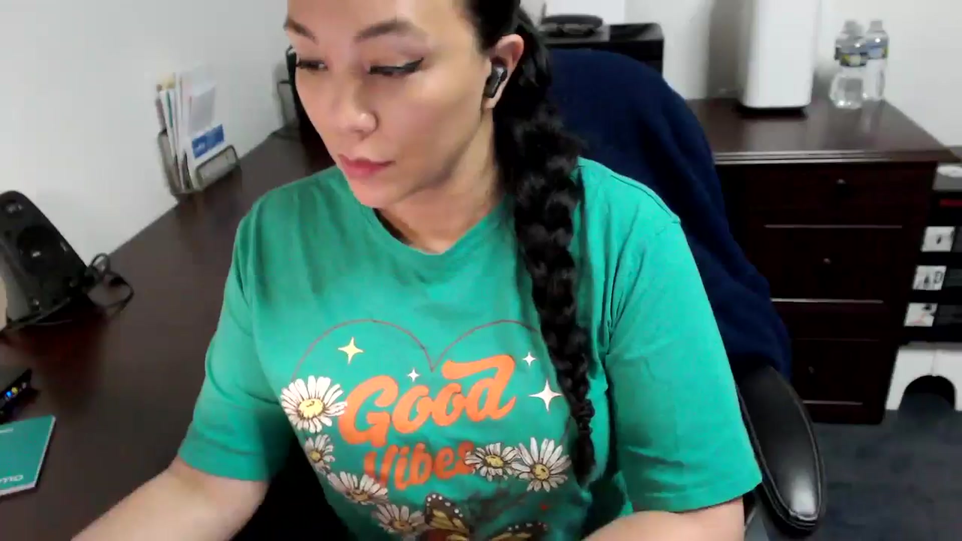 Gallery image thumbnail from MickaylaMoon's myfreecams stream on, 05/17/2024, 20:13 image 13 of 20