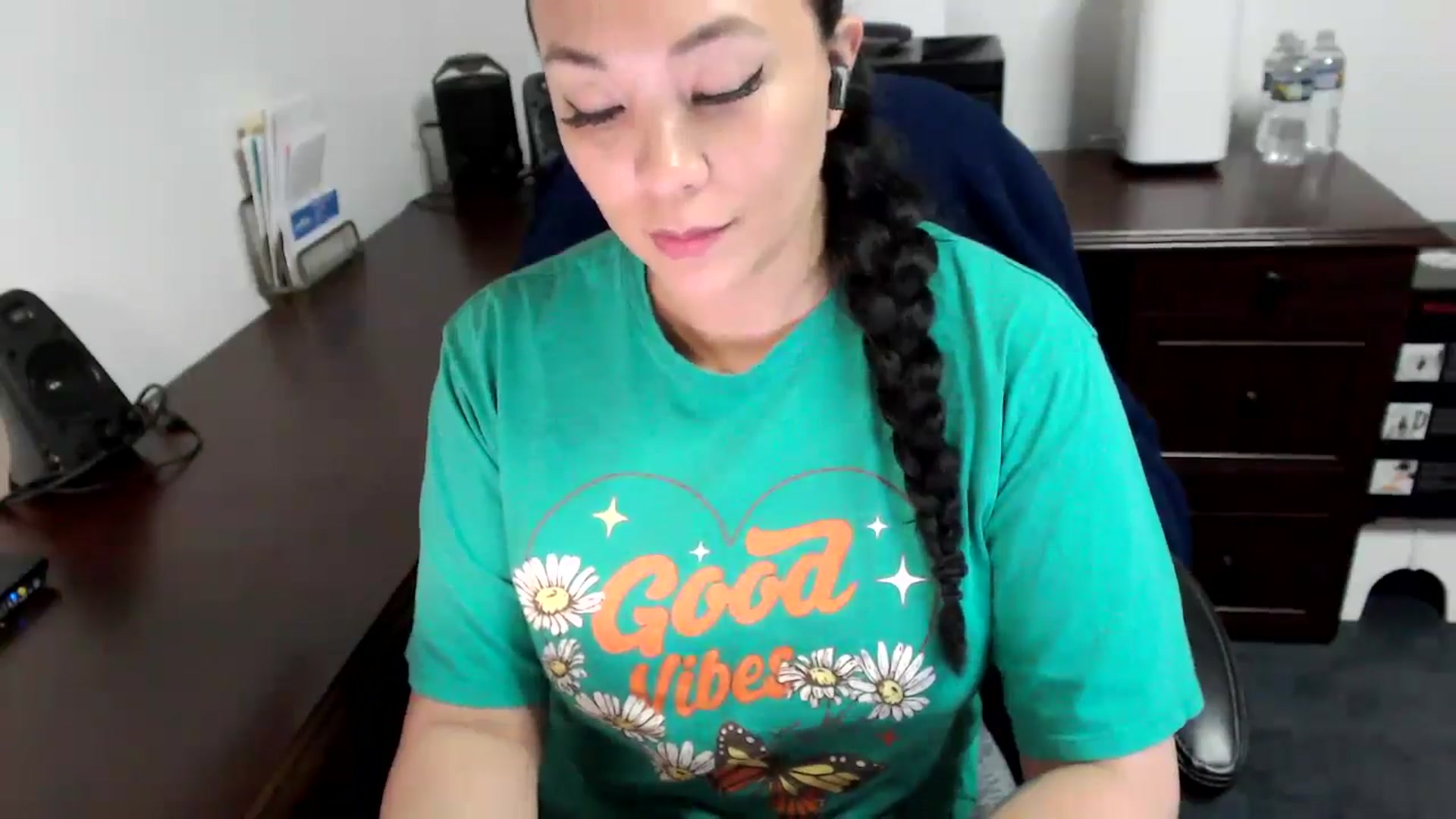 Gallery image thumbnail from MickaylaMoon's myfreecams stream on, 05/17/2024, 20:13 image 14 of 20