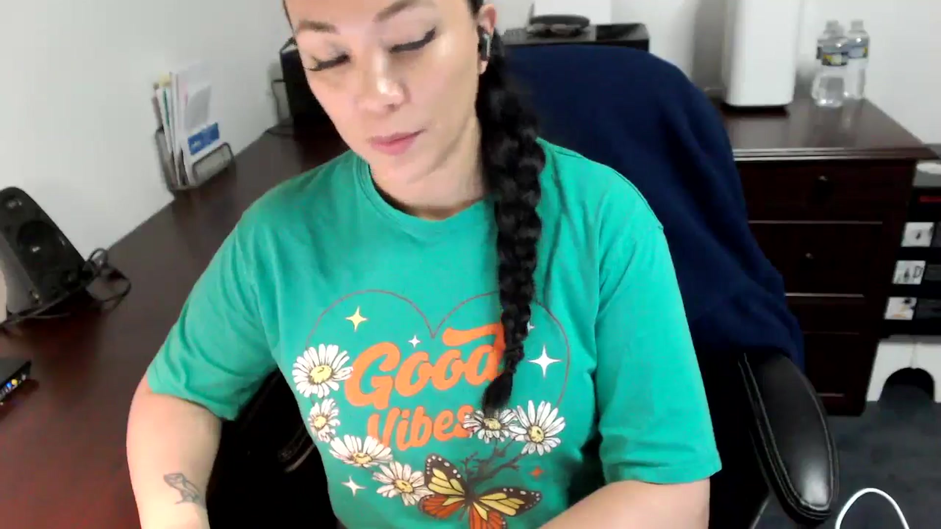Gallery image thumbnail from MickaylaMoon's myfreecams stream on, 05/17/2024, 20:13 image 20 of 20
