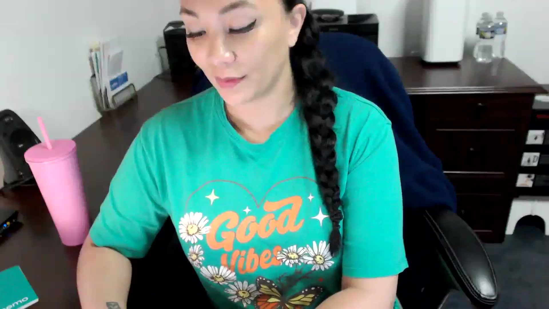 Gallery image thumbnail from MickaylaMoon's myfreecams stream on, 05/17/2024, 20:13 image 6 of 20