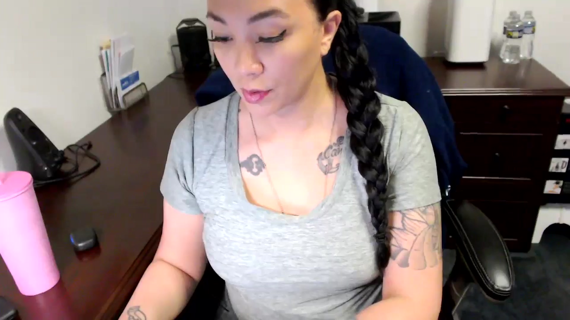 Gallery image thumbnail from MickaylaMoon's myfreecams stream on, 05/20/2024, 14:51 image 5 of 20