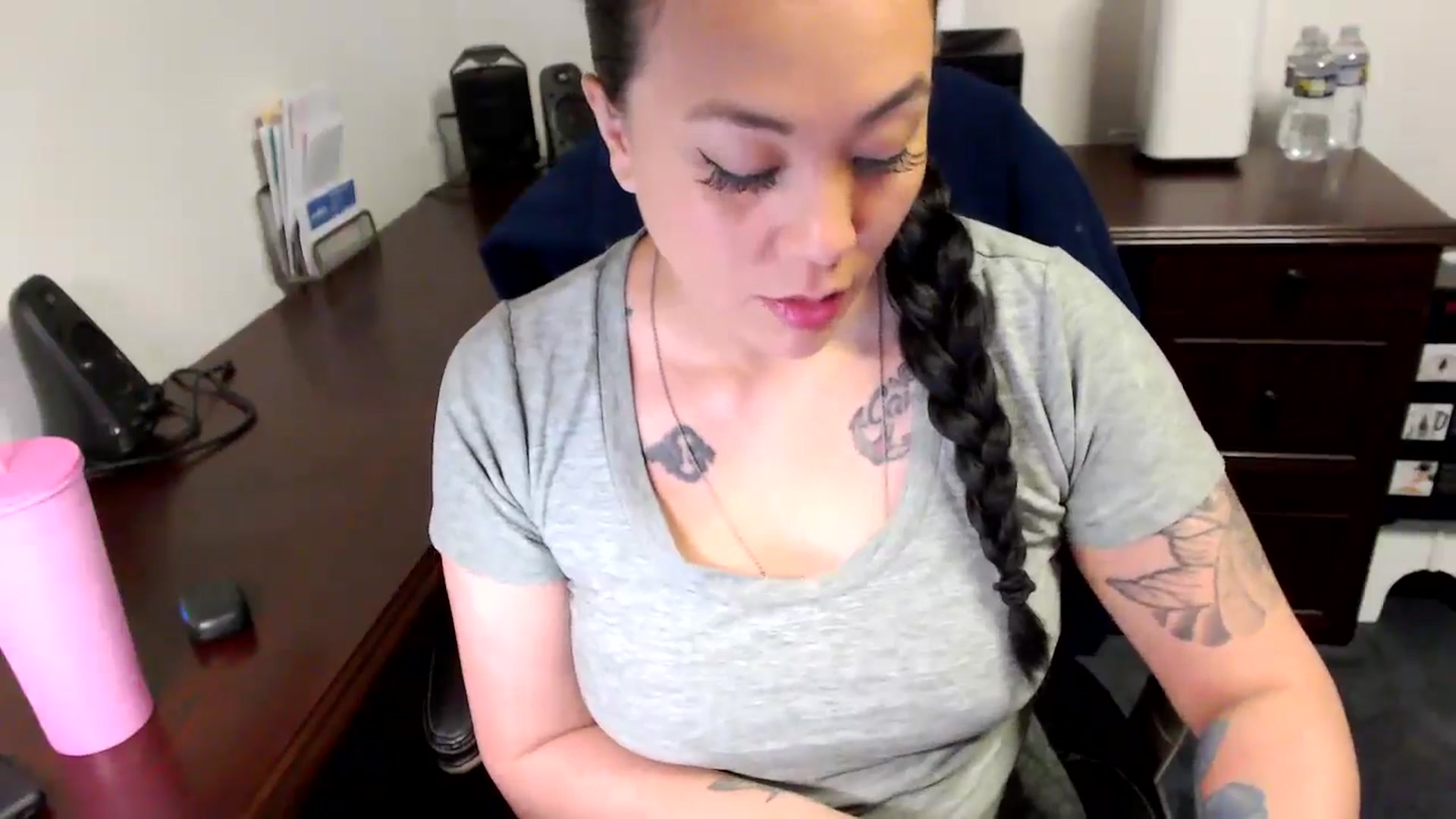 Gallery image thumbnail from MickaylaMoon's myfreecams stream on, 05/20/2024, 14:51 image 6 of 20