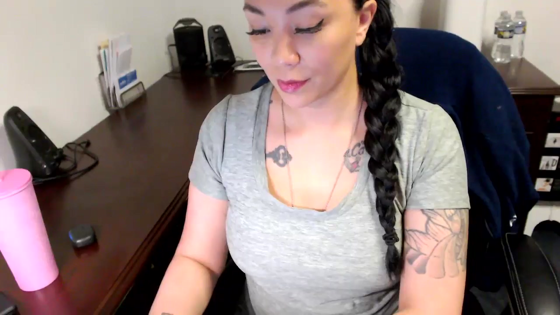 Gallery image thumbnail from MickaylaMoon's myfreecams stream on, 05/20/2024, 14:51 image 14 of 20