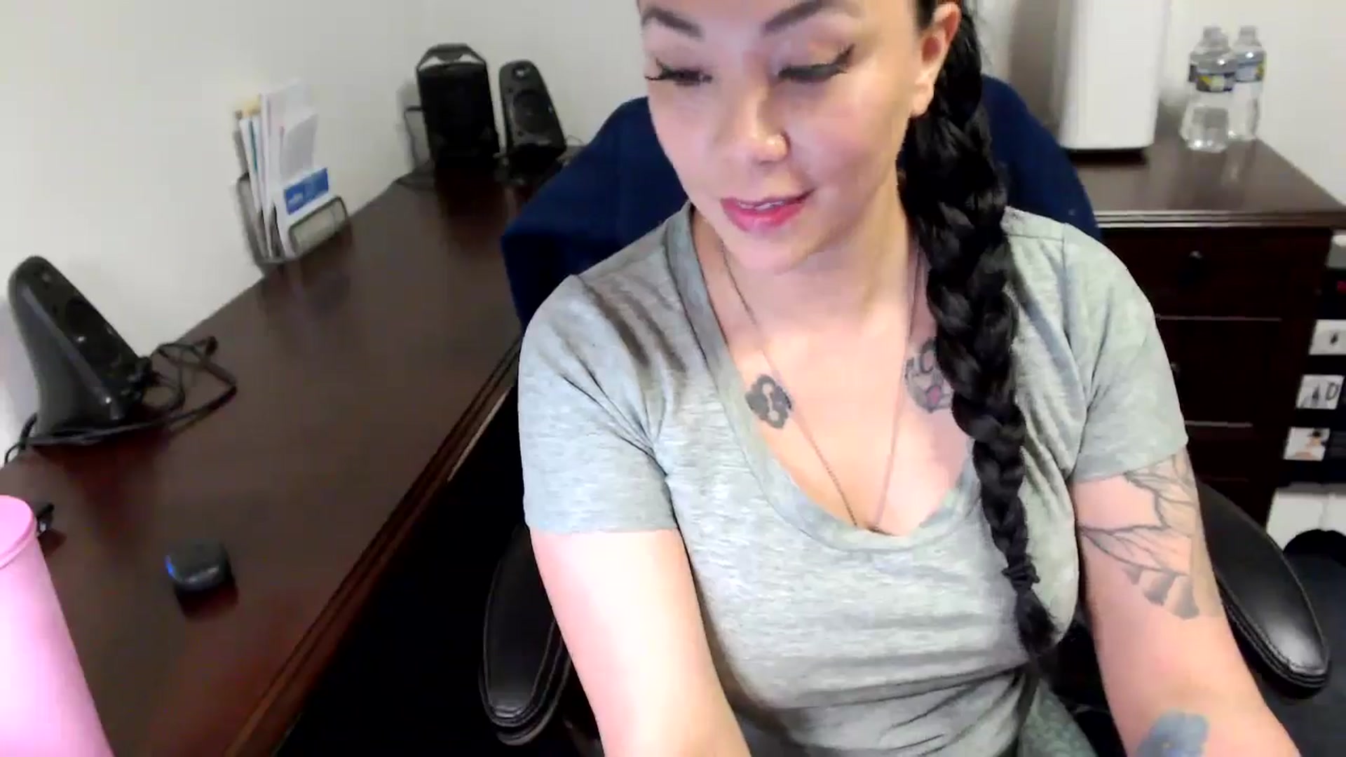 Gallery image thumbnail from MickaylaMoon's myfreecams stream on, 05/20/2024, 14:51 image 18 of 20