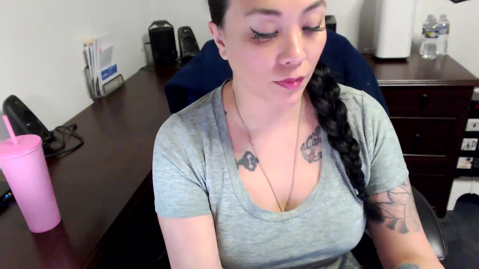 Gallery image thumbnail from MickaylaMoon's myfreecams stream on, 05/20/2024, 17:32 image 19 of 20