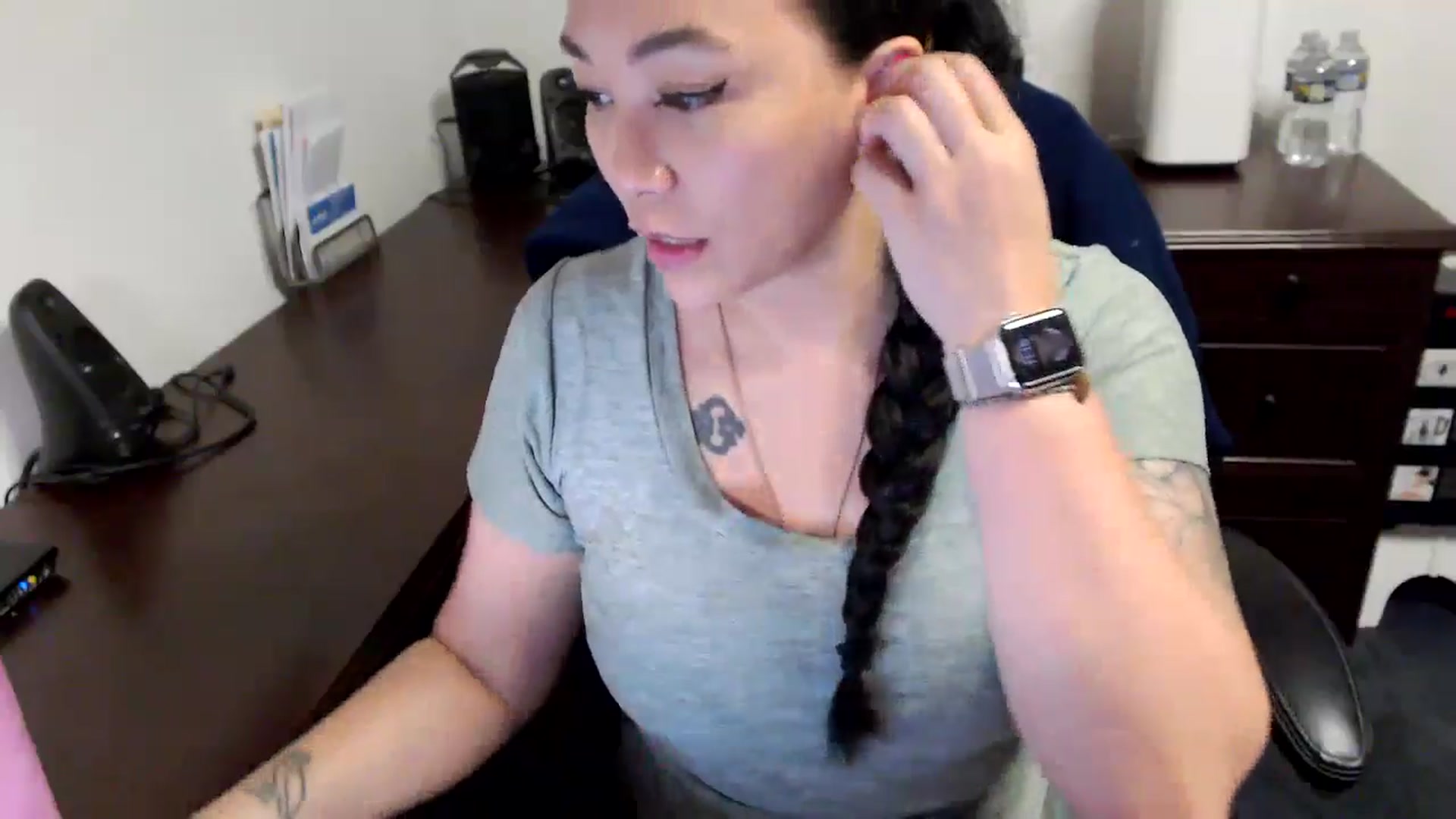 Gallery image thumbnail from MickaylaMoon's myfreecams stream on, 05/20/2024, 17:32 image 4 of 20