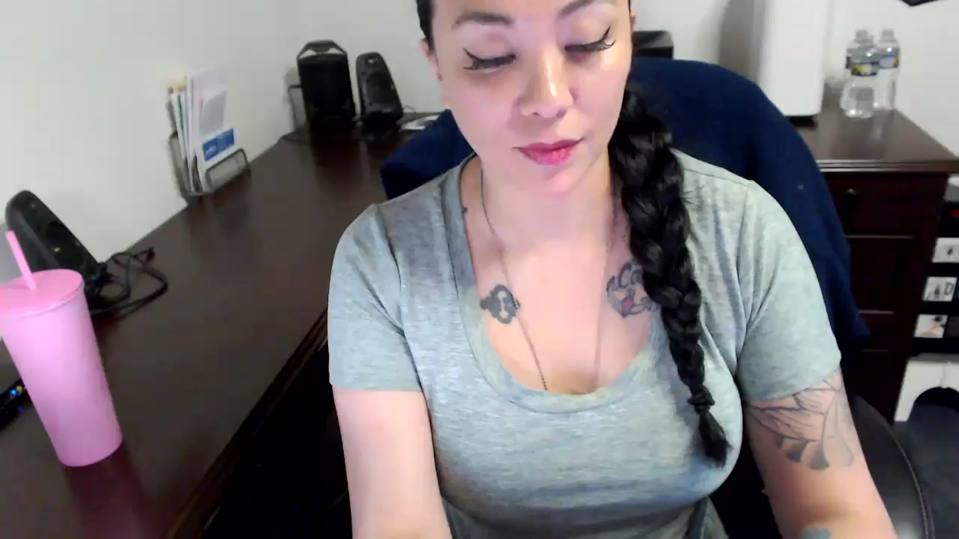 Gallery image thumbnail from MickaylaMoon's myfreecams stream on, 05/20/2024, 17:32 image 17 of 20