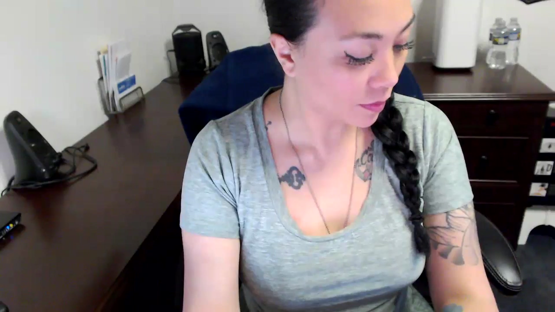 Gallery image thumbnail from MickaylaMoon's myfreecams stream on, 05/20/2024, 17:32 image 8 of 20