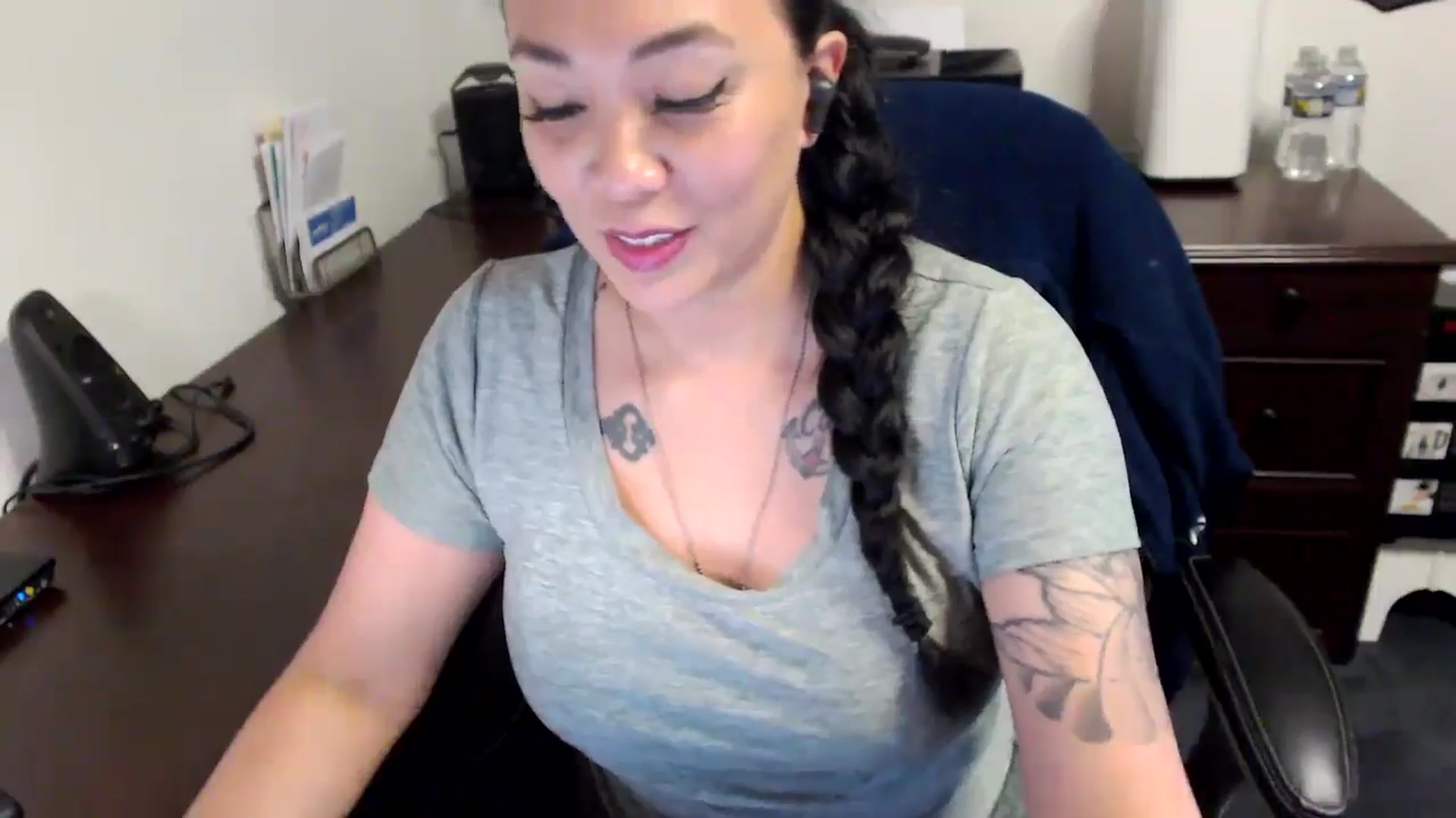 Gallery image thumbnail from MickaylaMoon's myfreecams stream on, 05/20/2024, 17:32 image 12 of 20